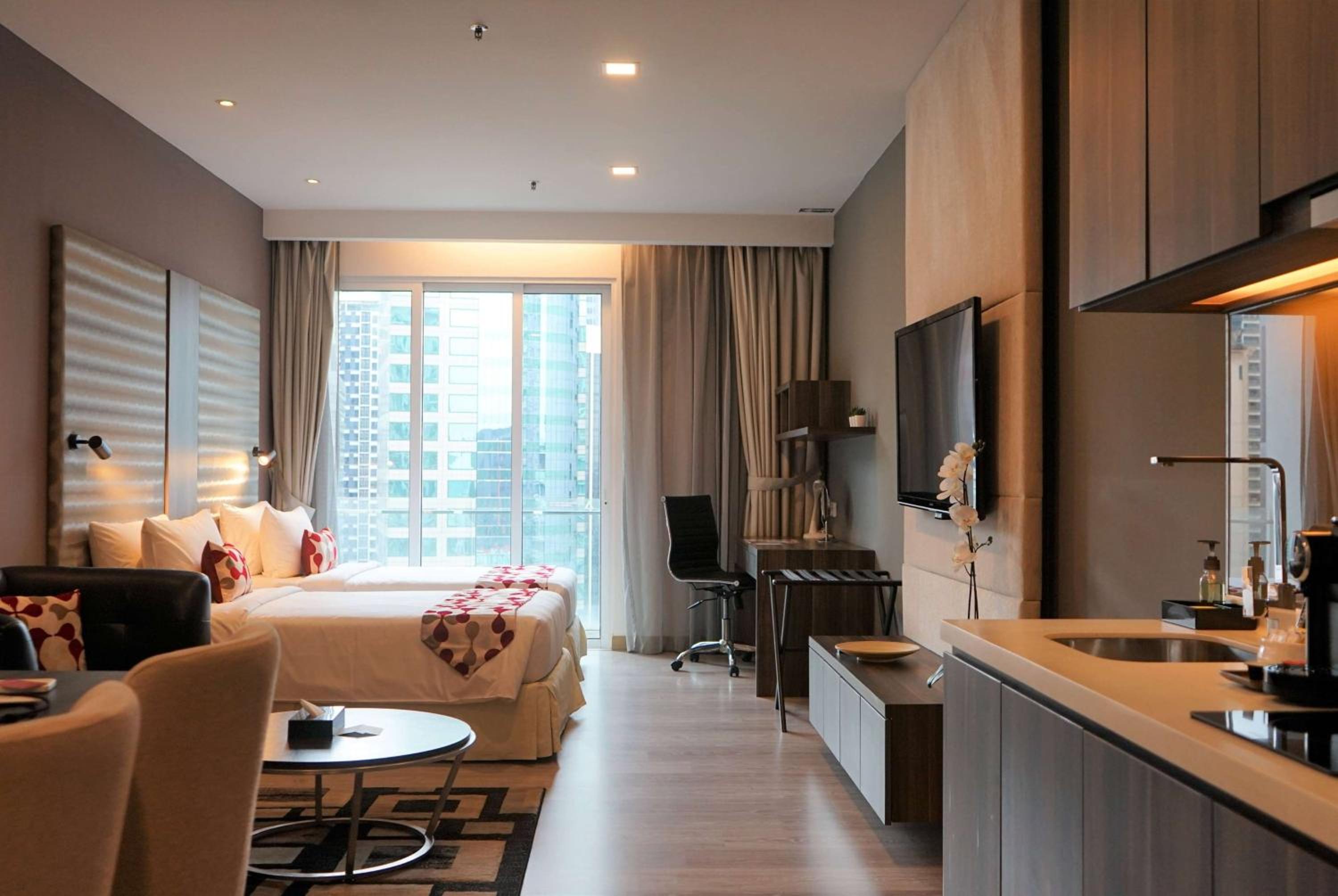 Two-Bedroom \Premier Suite, Non-Smoking thumbnail 5