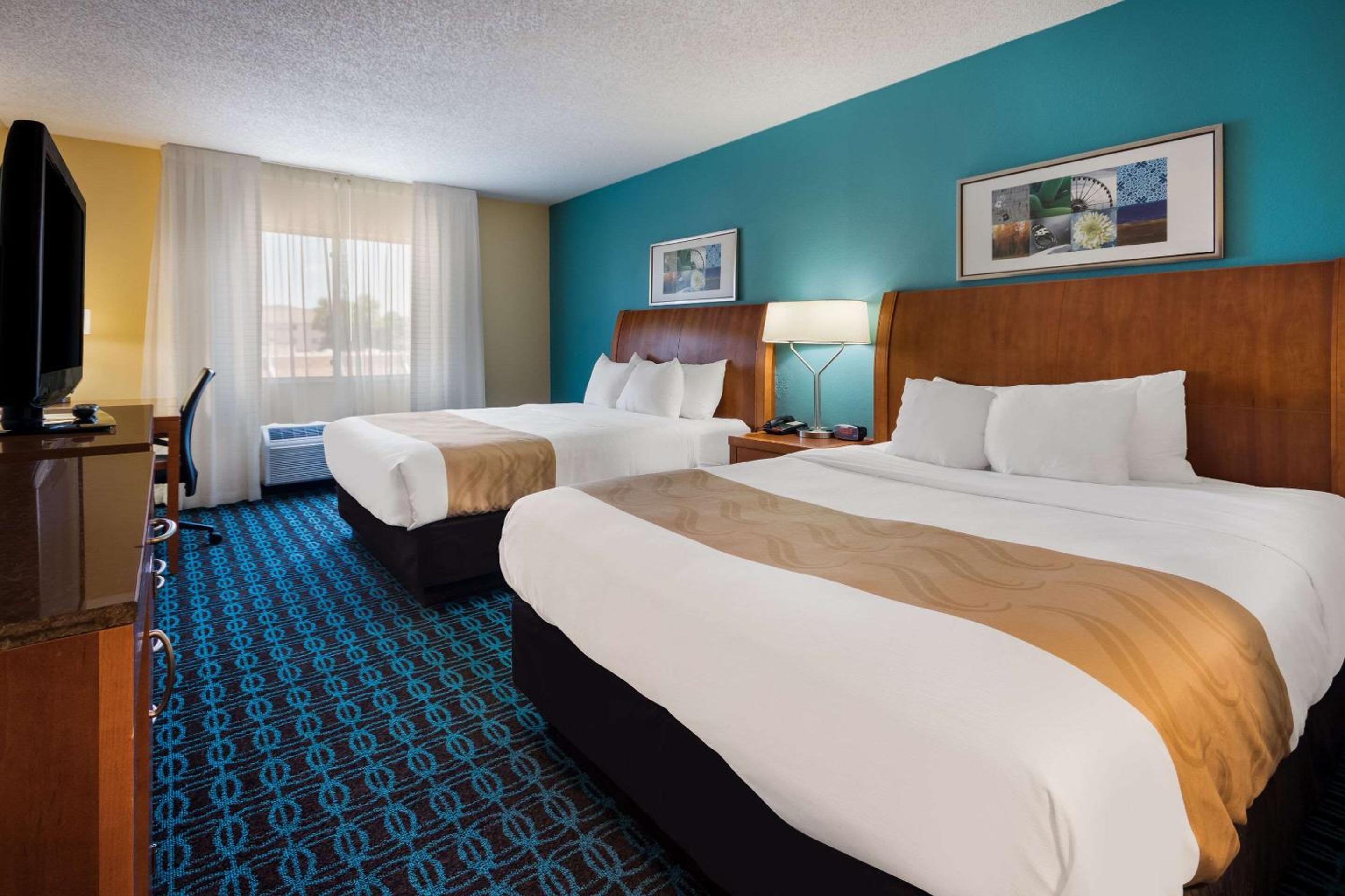Queen Room with Two Queen Beds - Non-Smoking - Photo 1