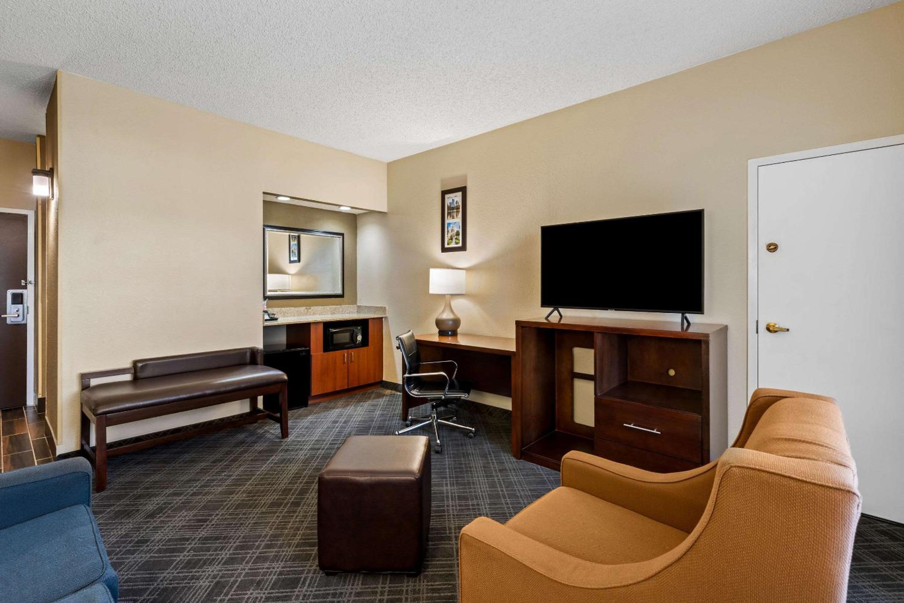 Suite with Two Double Beds - Non-Smoking - Photo 3