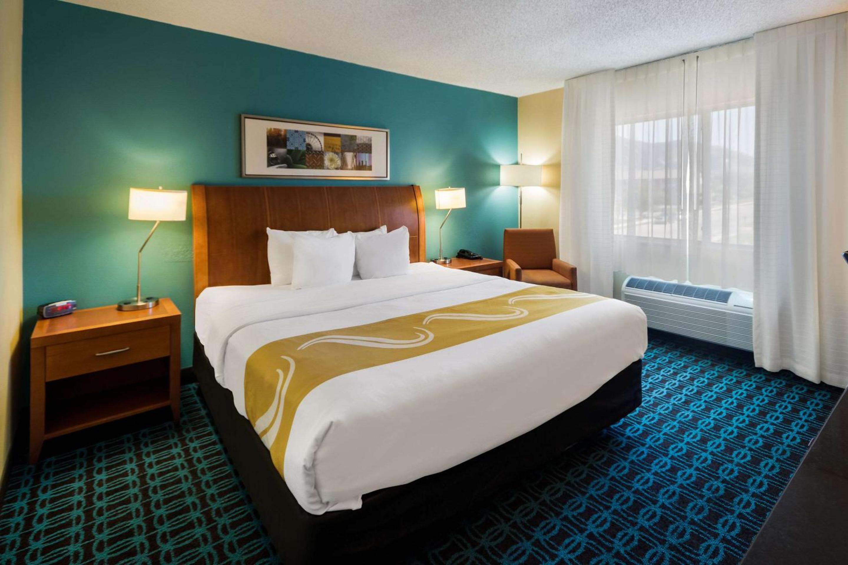 King Room - Non-Smoking - Photo 1