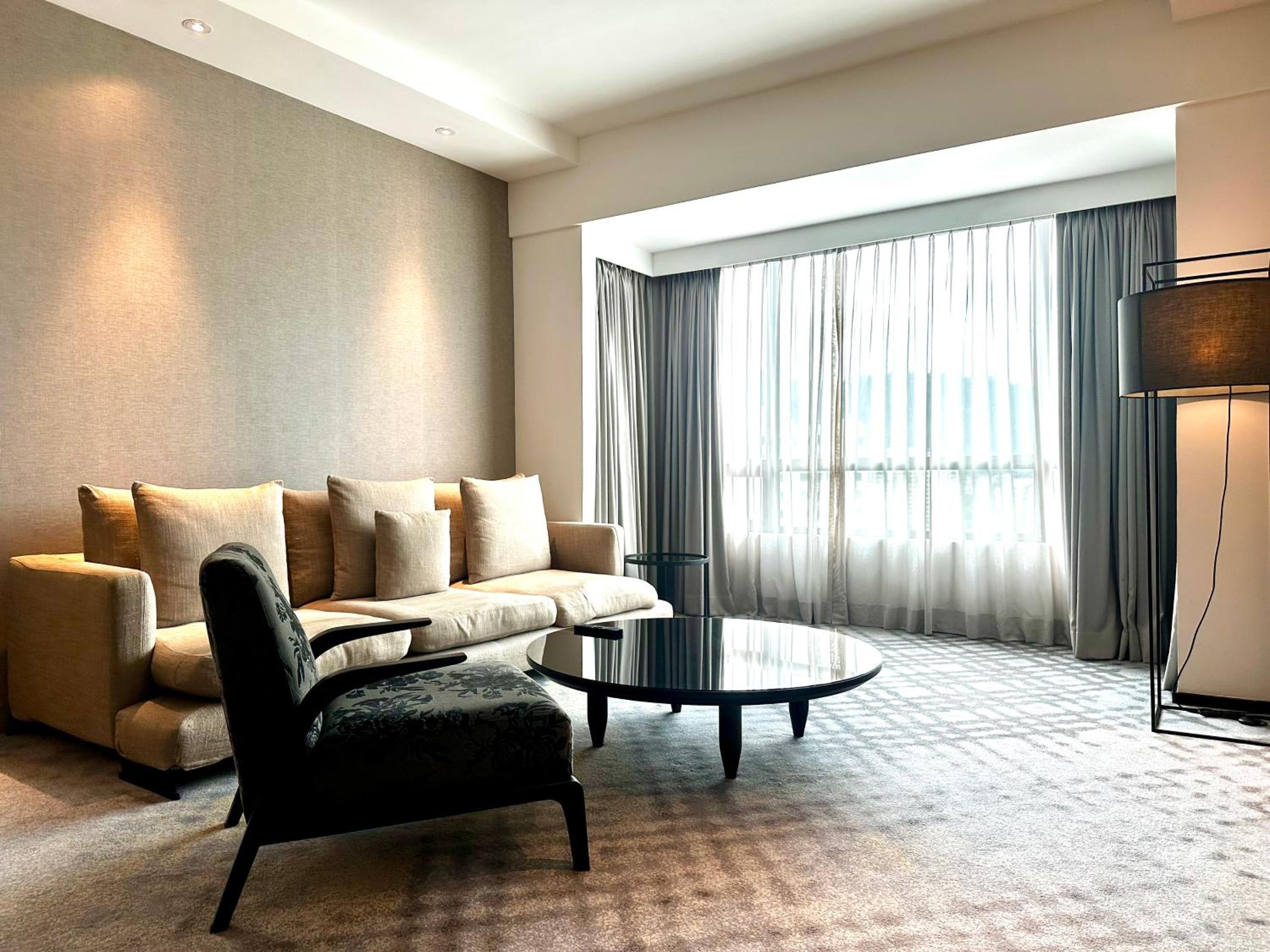 One-Bedroom Suite - Photo 2
