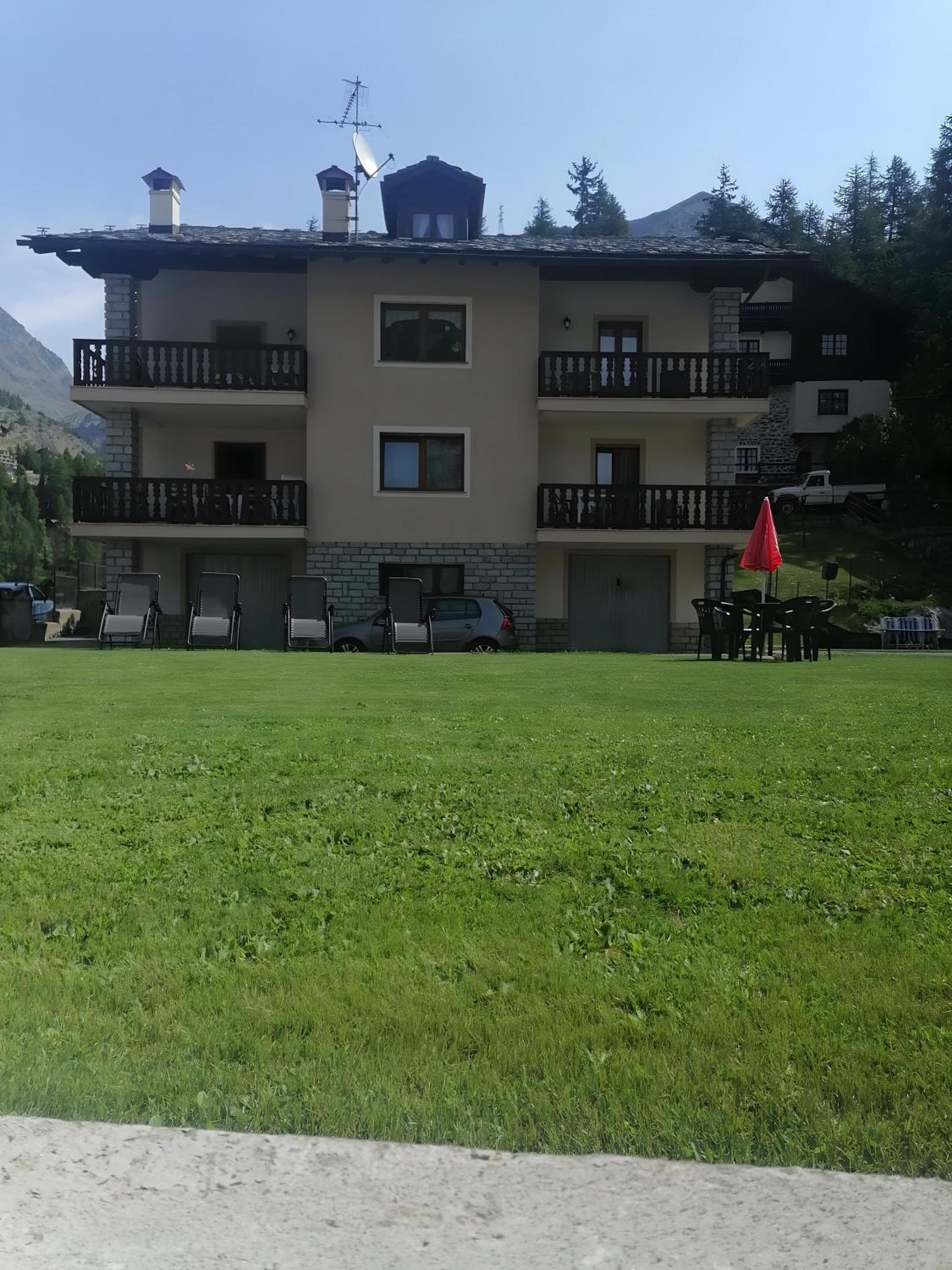 Three-Bedroom Premium Apartment with Balcony photo 3