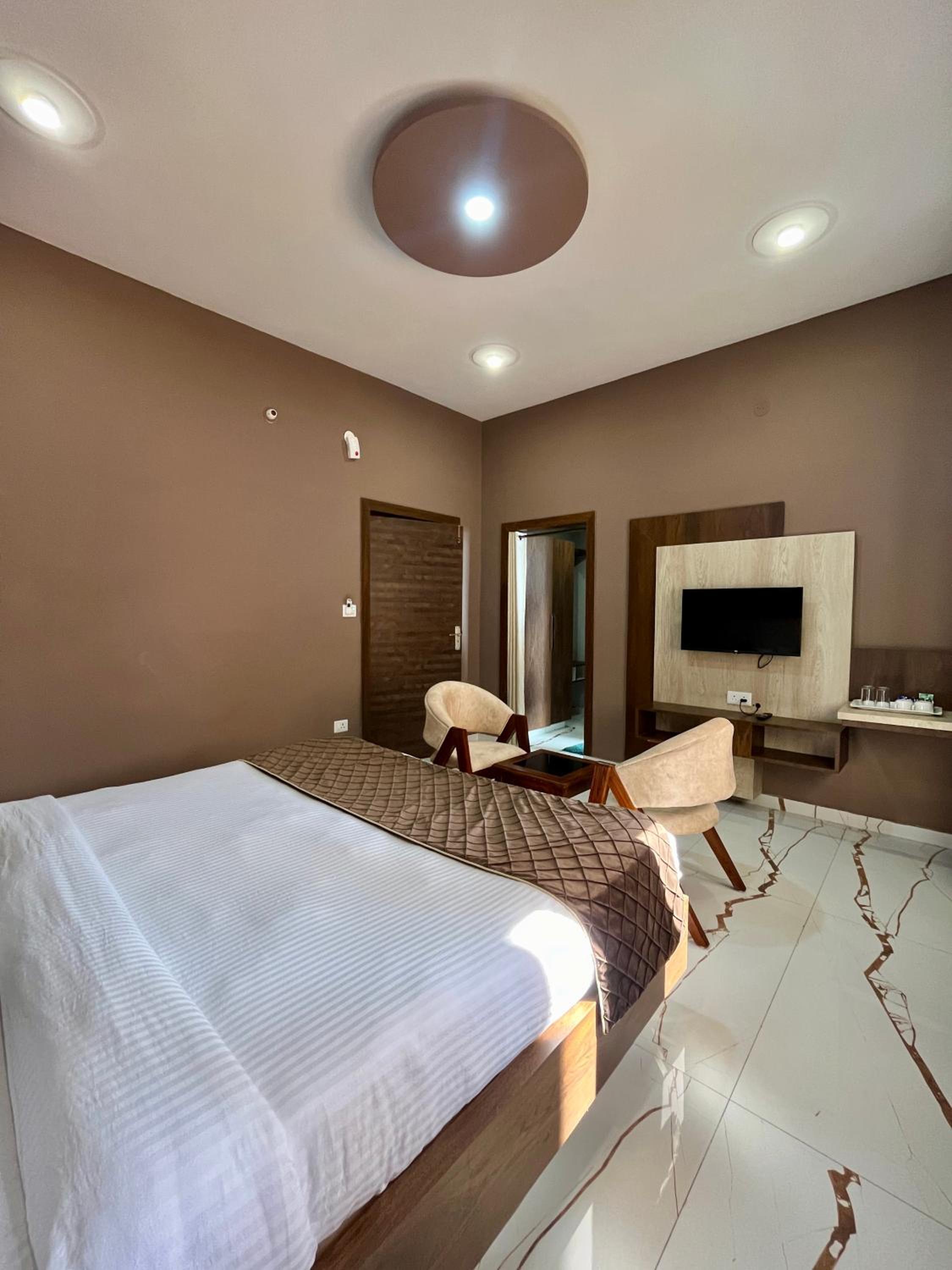 Deluxe Double Or Twin Room photo 3