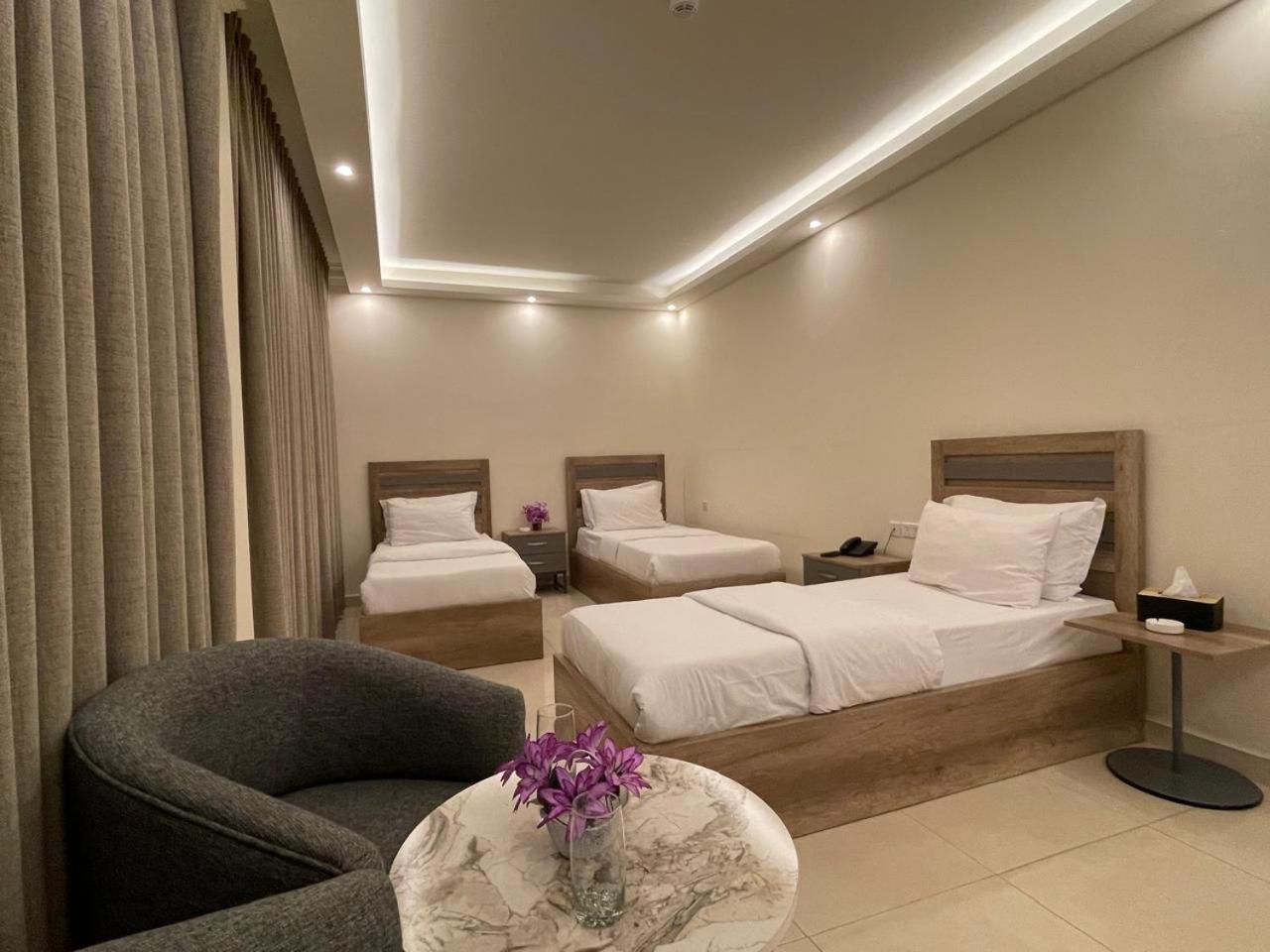 Standard Triple Room - Photo 9