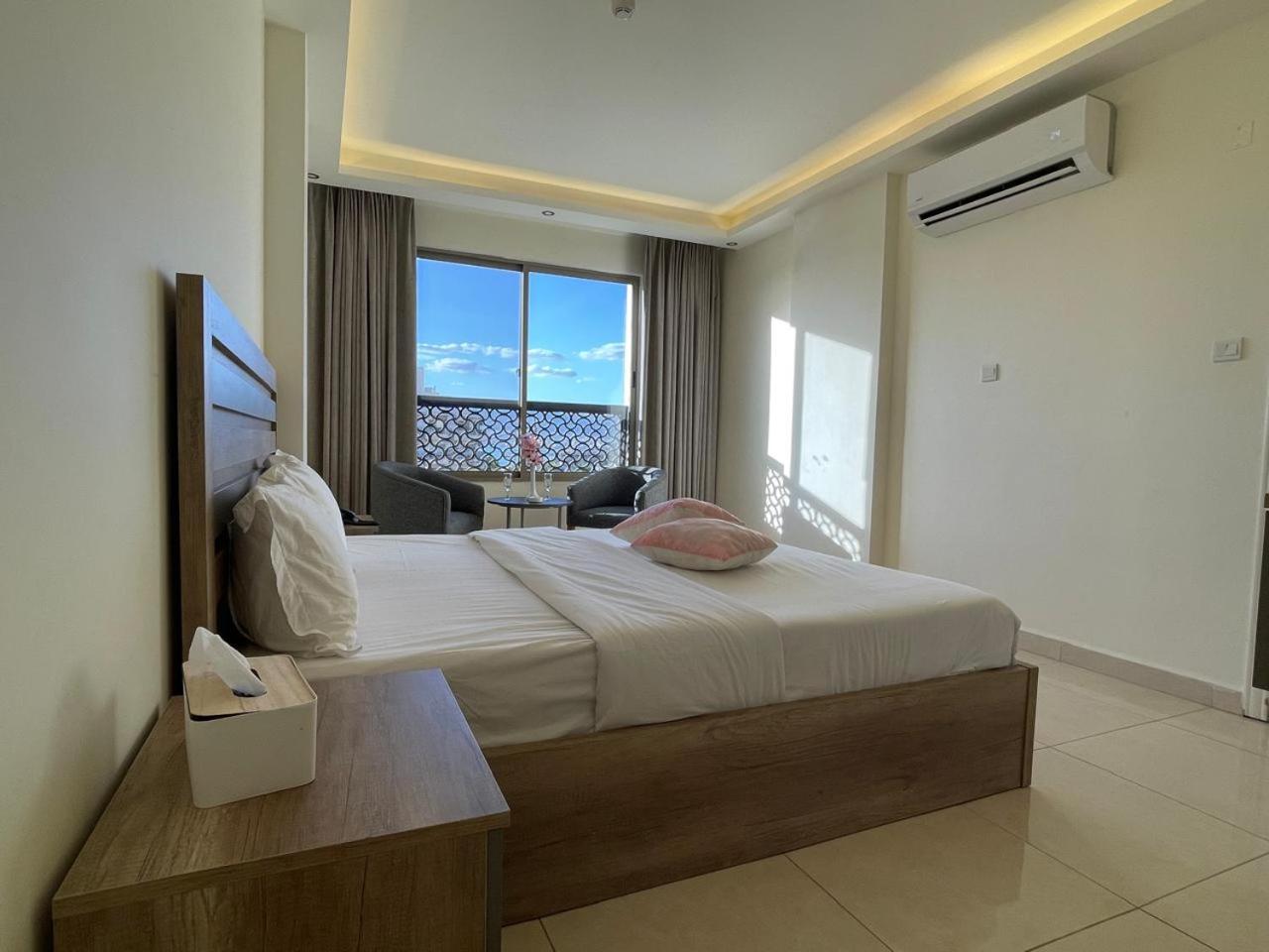 Deluxe Suite - Photo 8