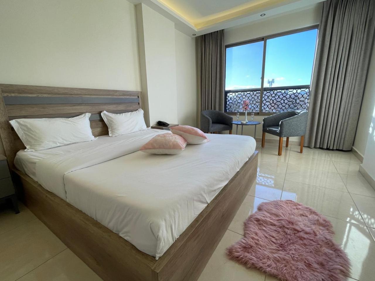 Deluxe Suite - Photo 9