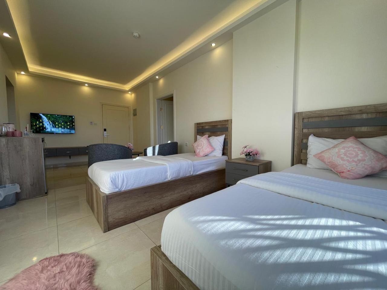 Deluxe Suite - Photo 10
