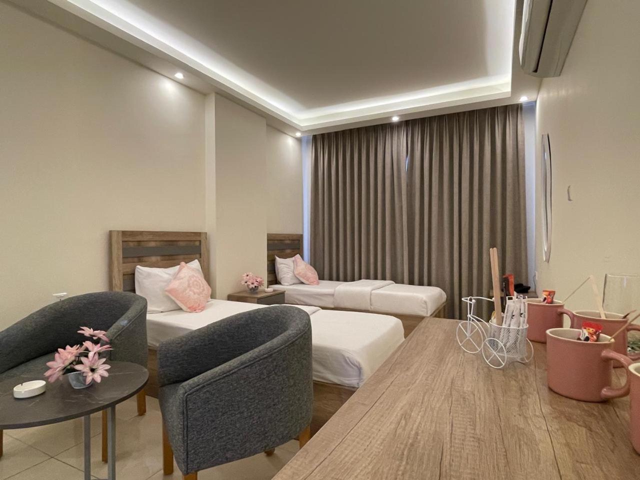 Deluxe Suite - Photo 12