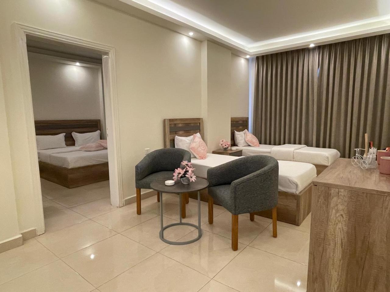 Deluxe Suite - Photo 1