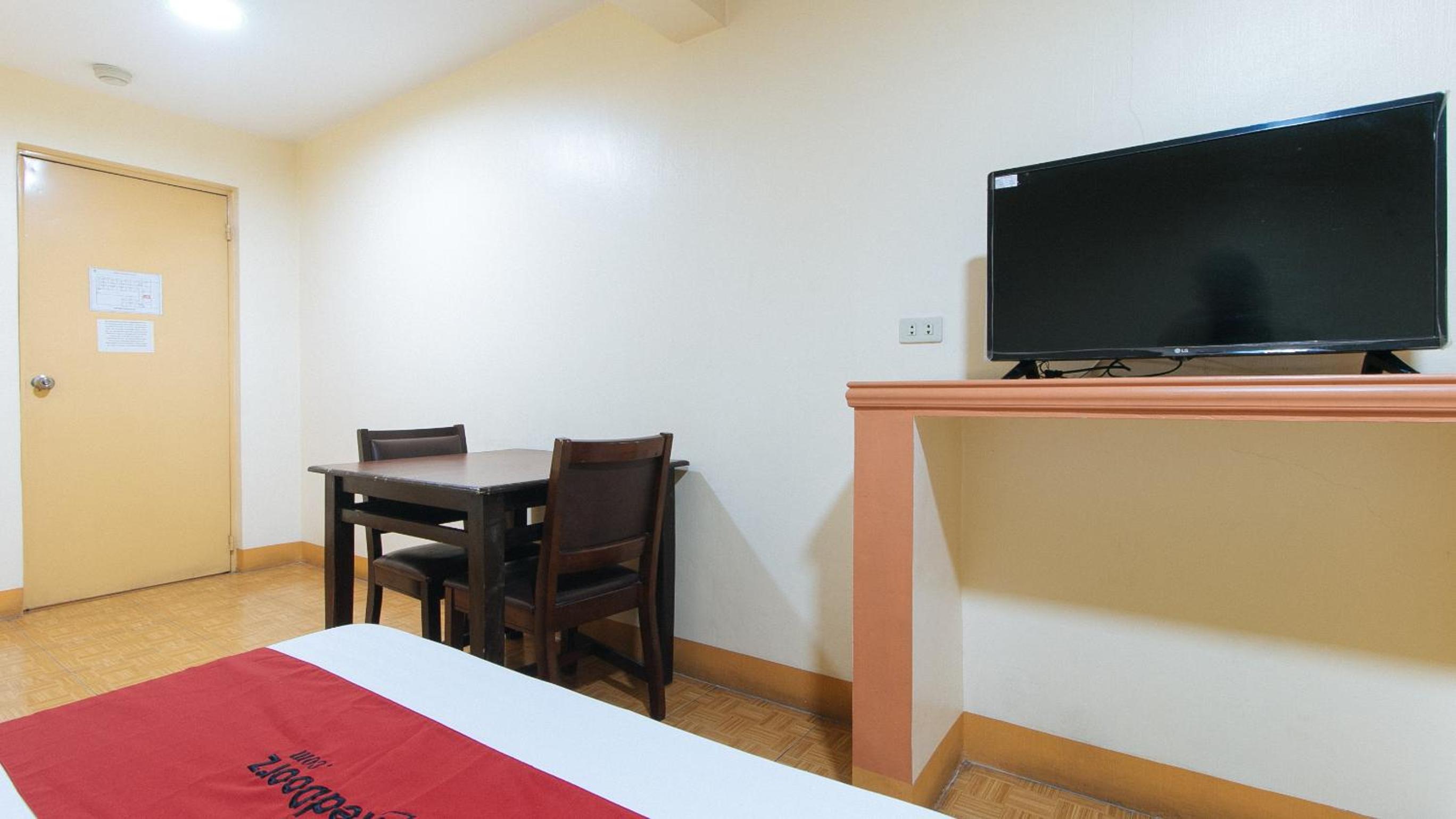 Deluxe Room - Photo 5