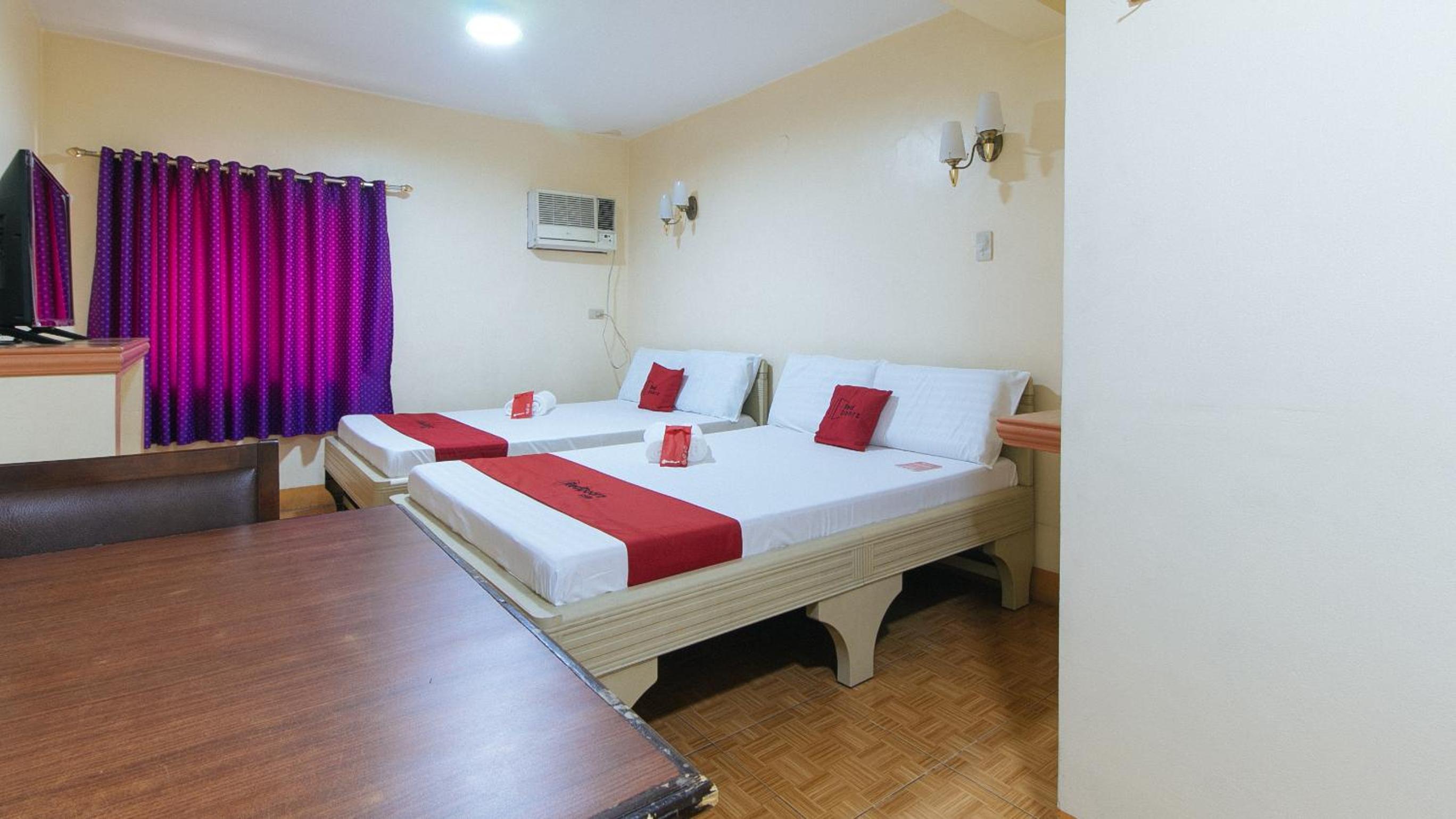 Deluxe Room - Photo 11