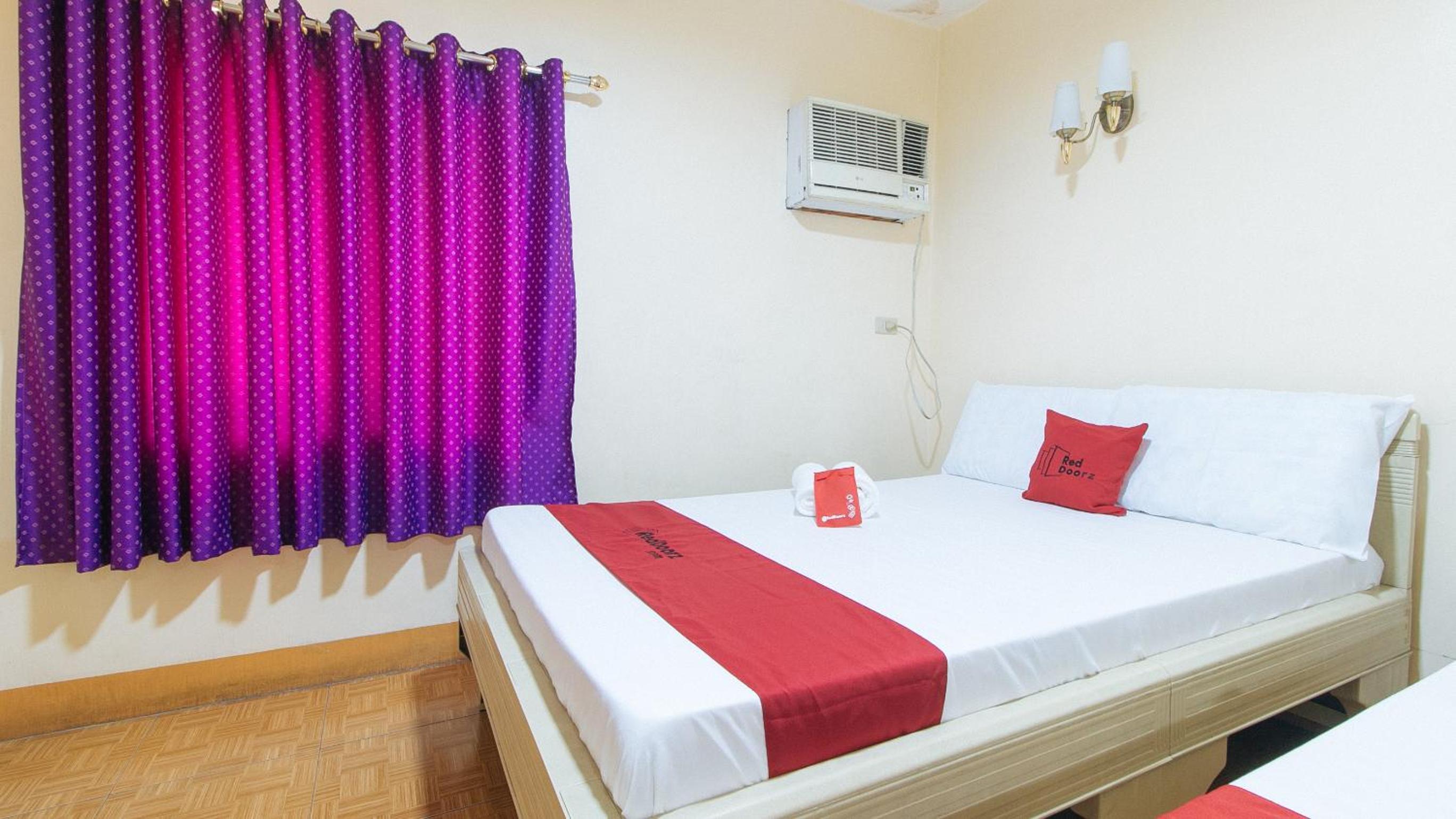 Deluxe Room - Photo 12