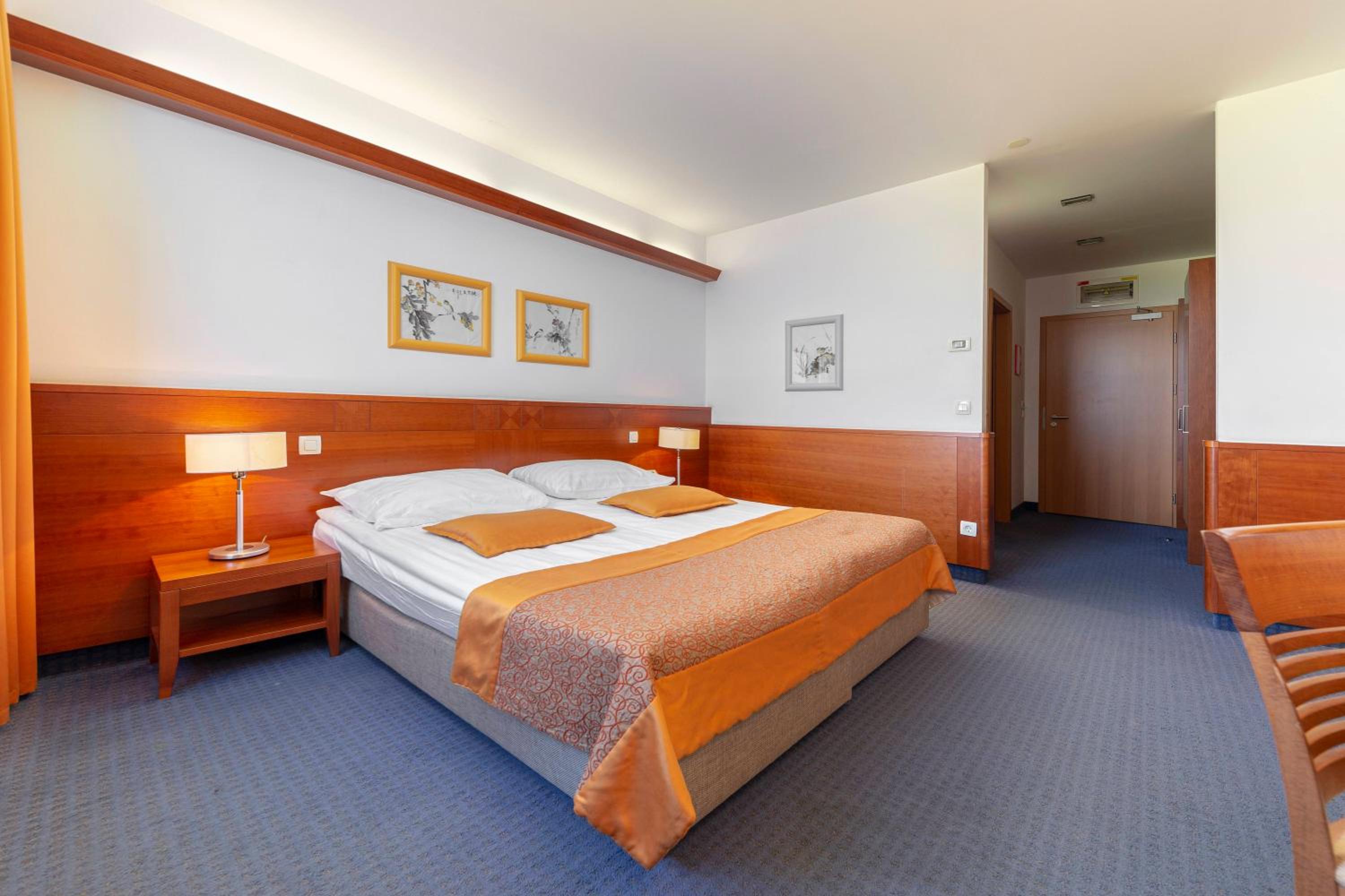 Double Room - Photo 5