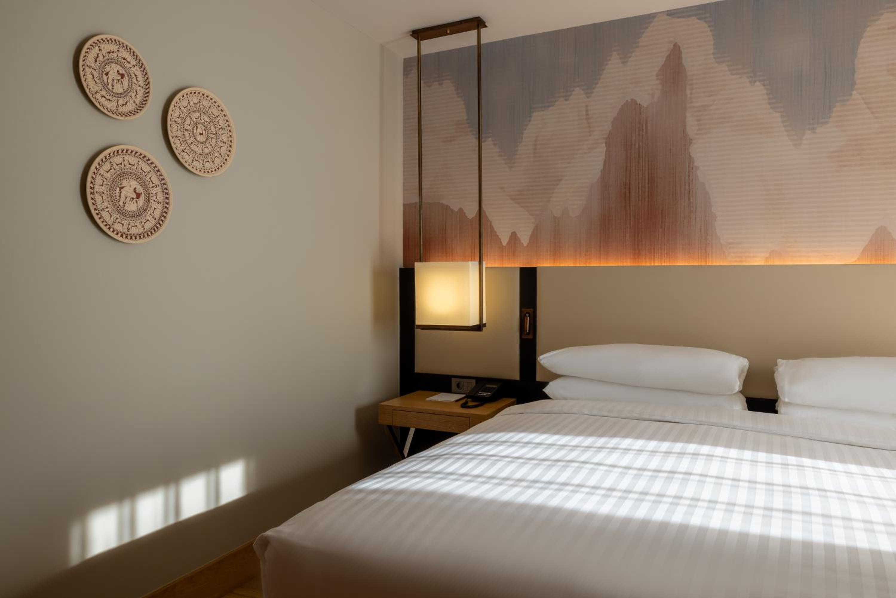 Standard King Room with City View photo 3