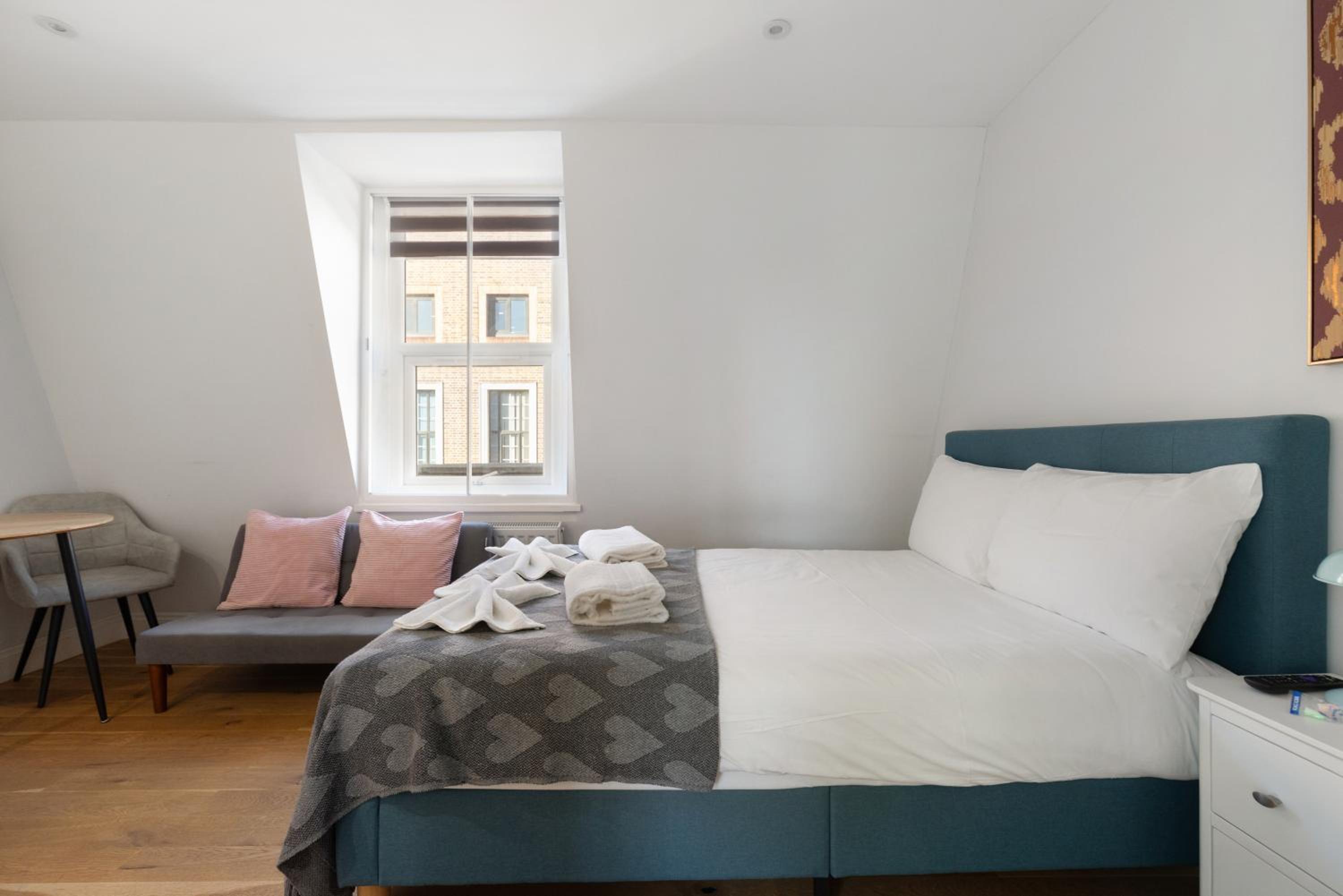 One-Bedroom Apartment photo 2