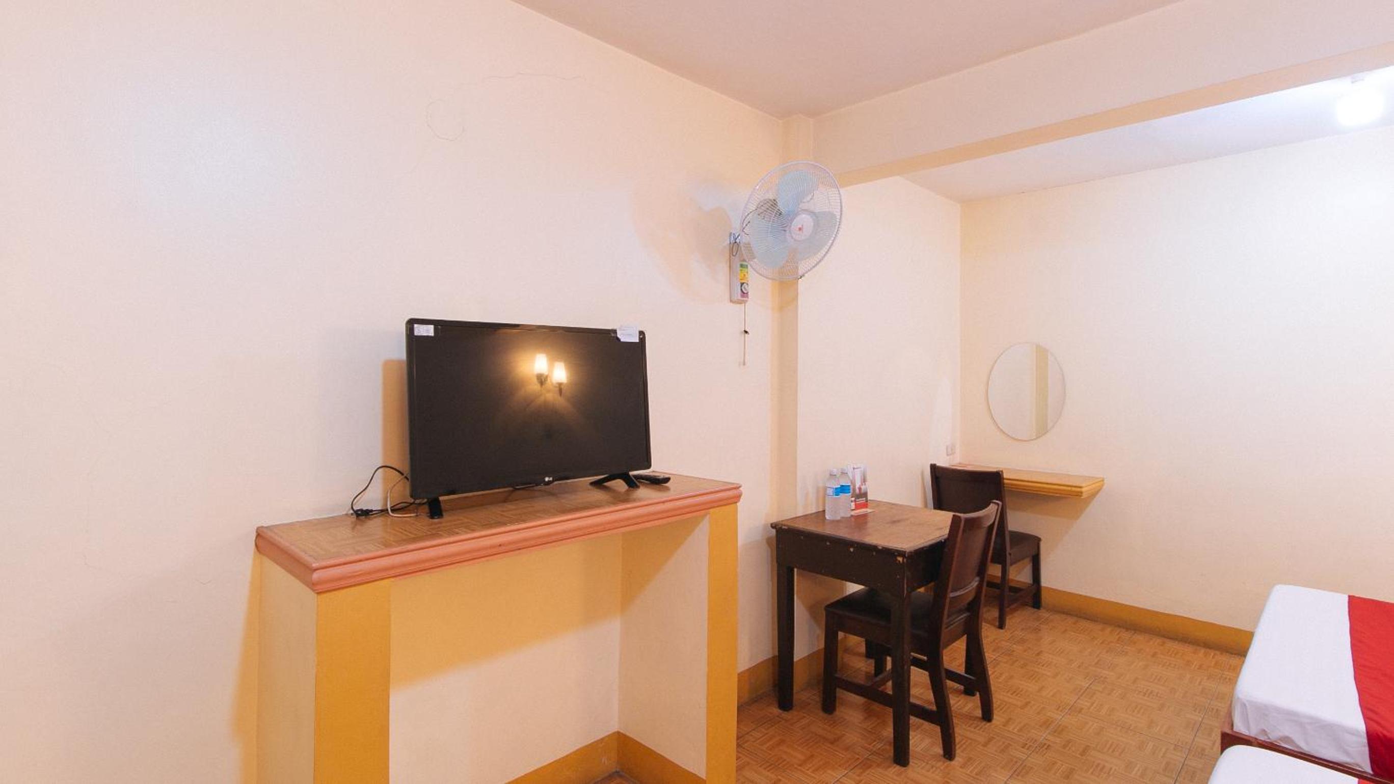 Family Room - Photo 6