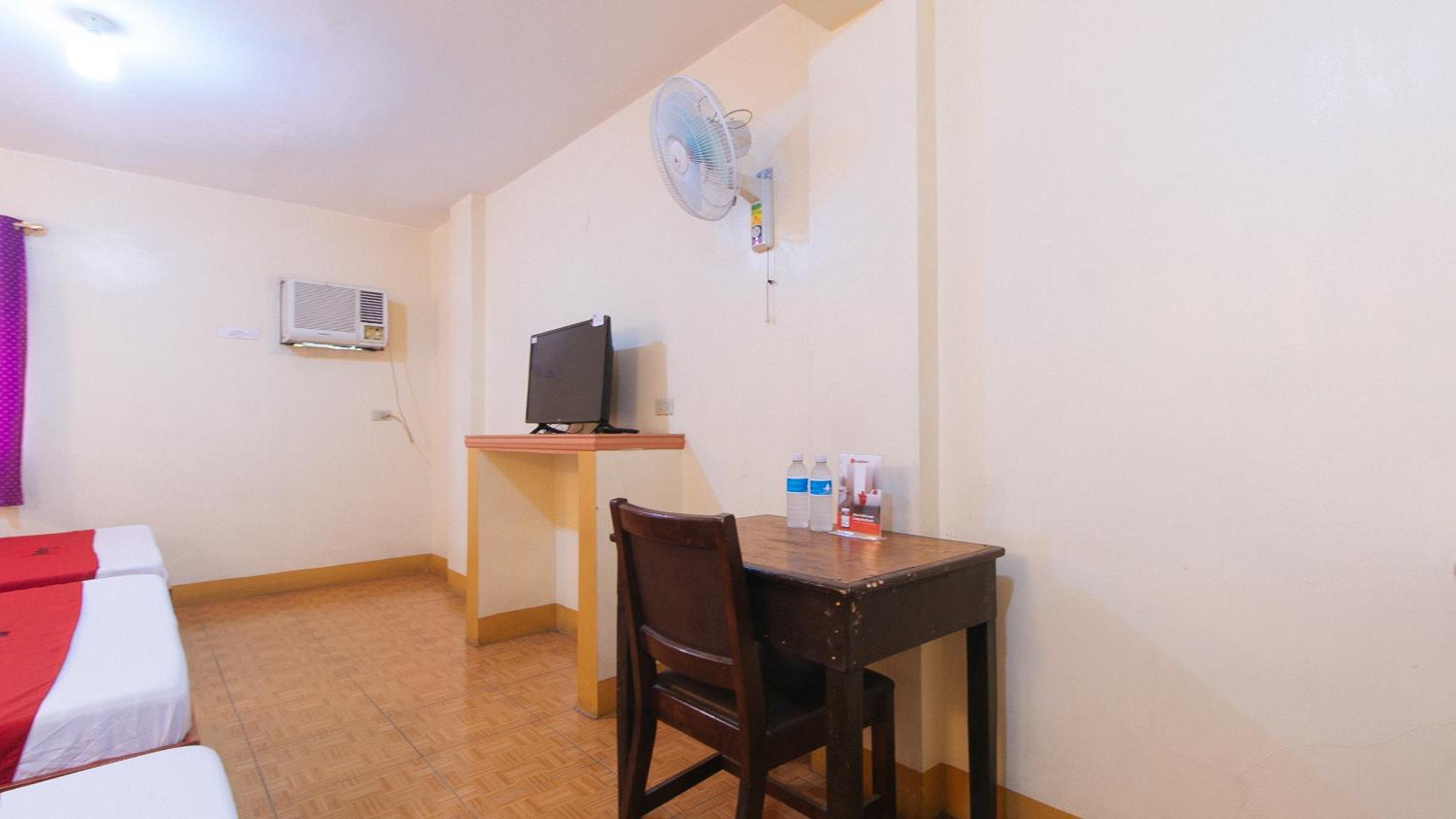 Family Room - Photo 7
