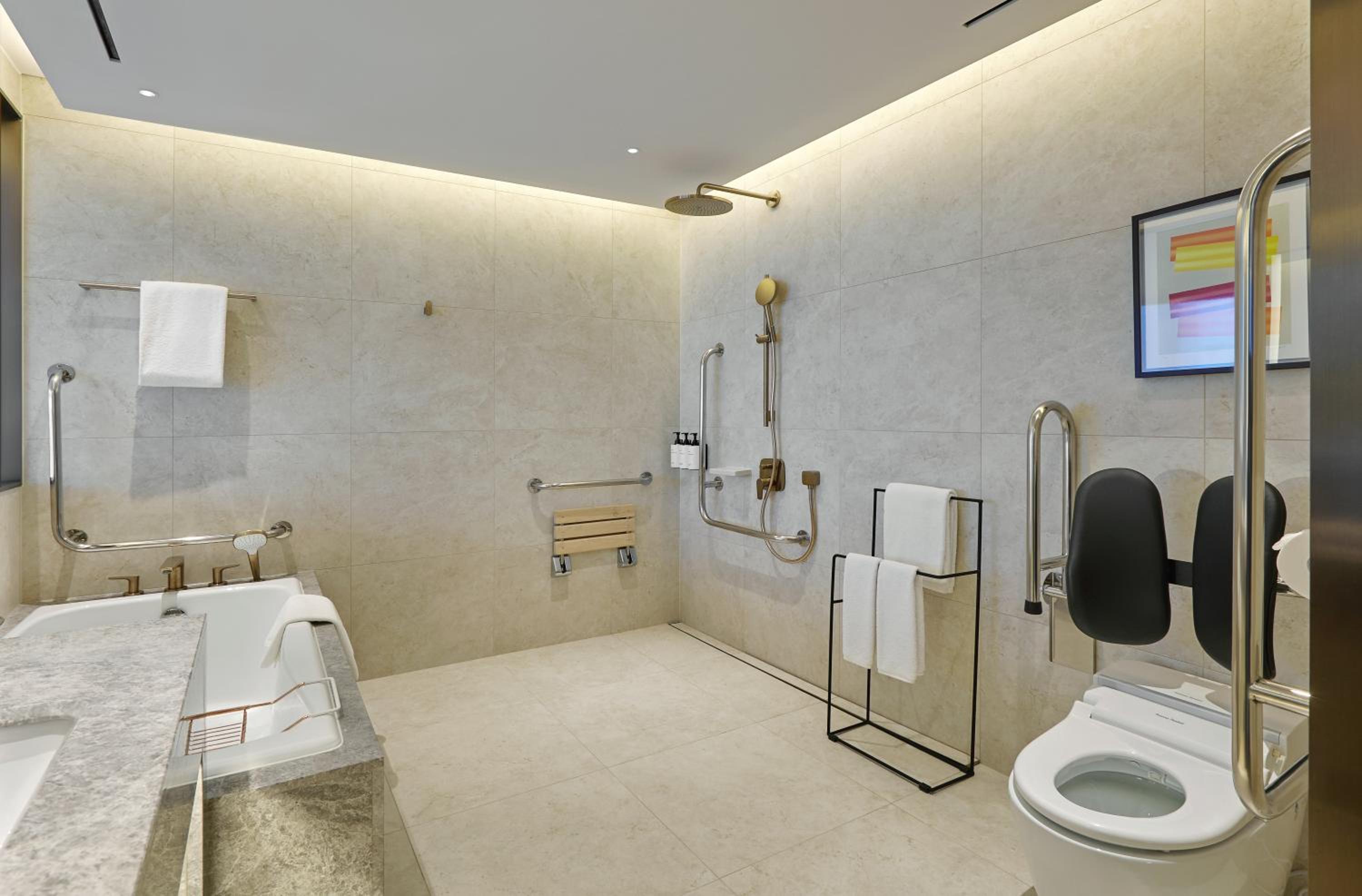 Premium King Room - Accessible/Non-Smoking - Photo 4