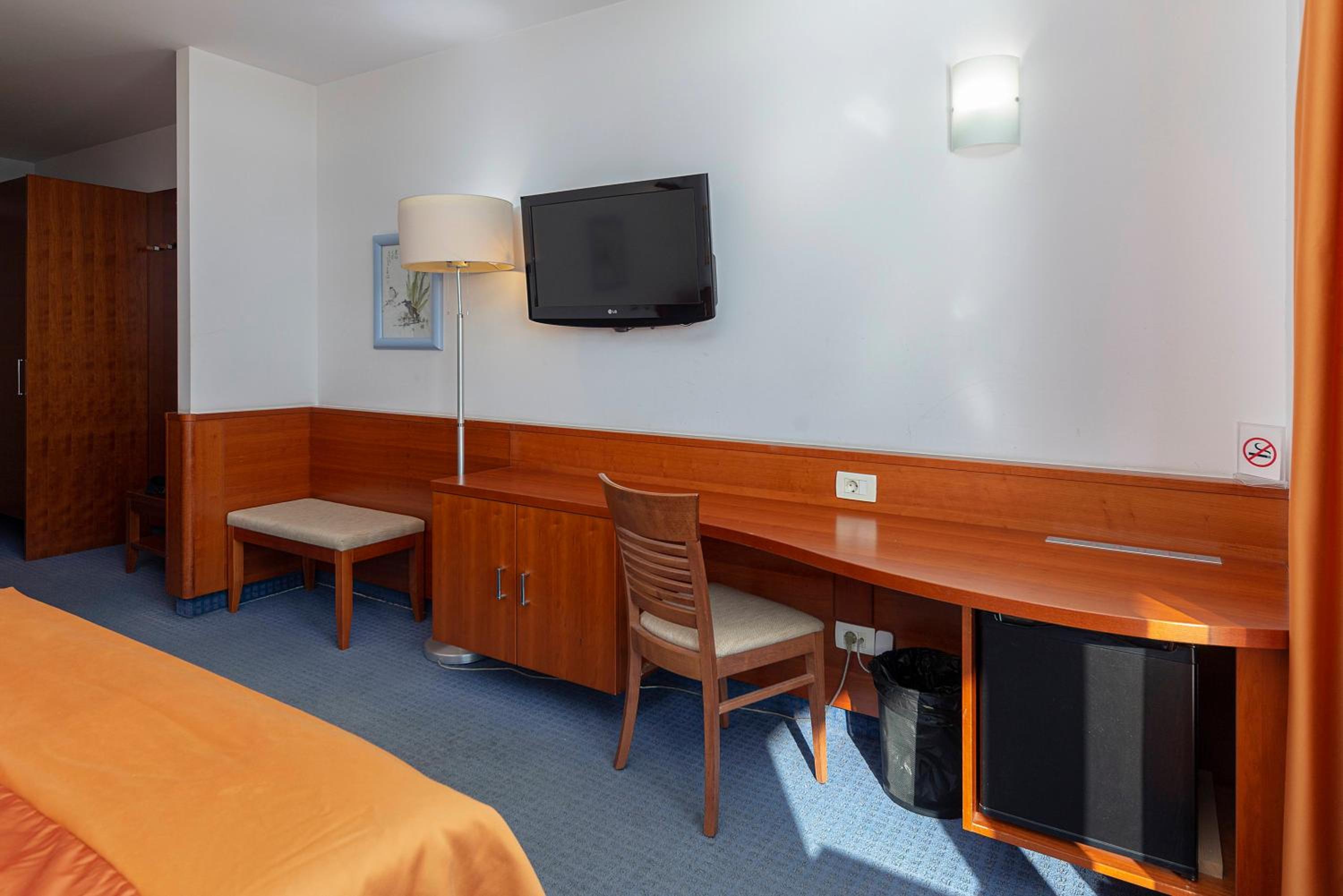 Double Room with Terrace - Photo 8