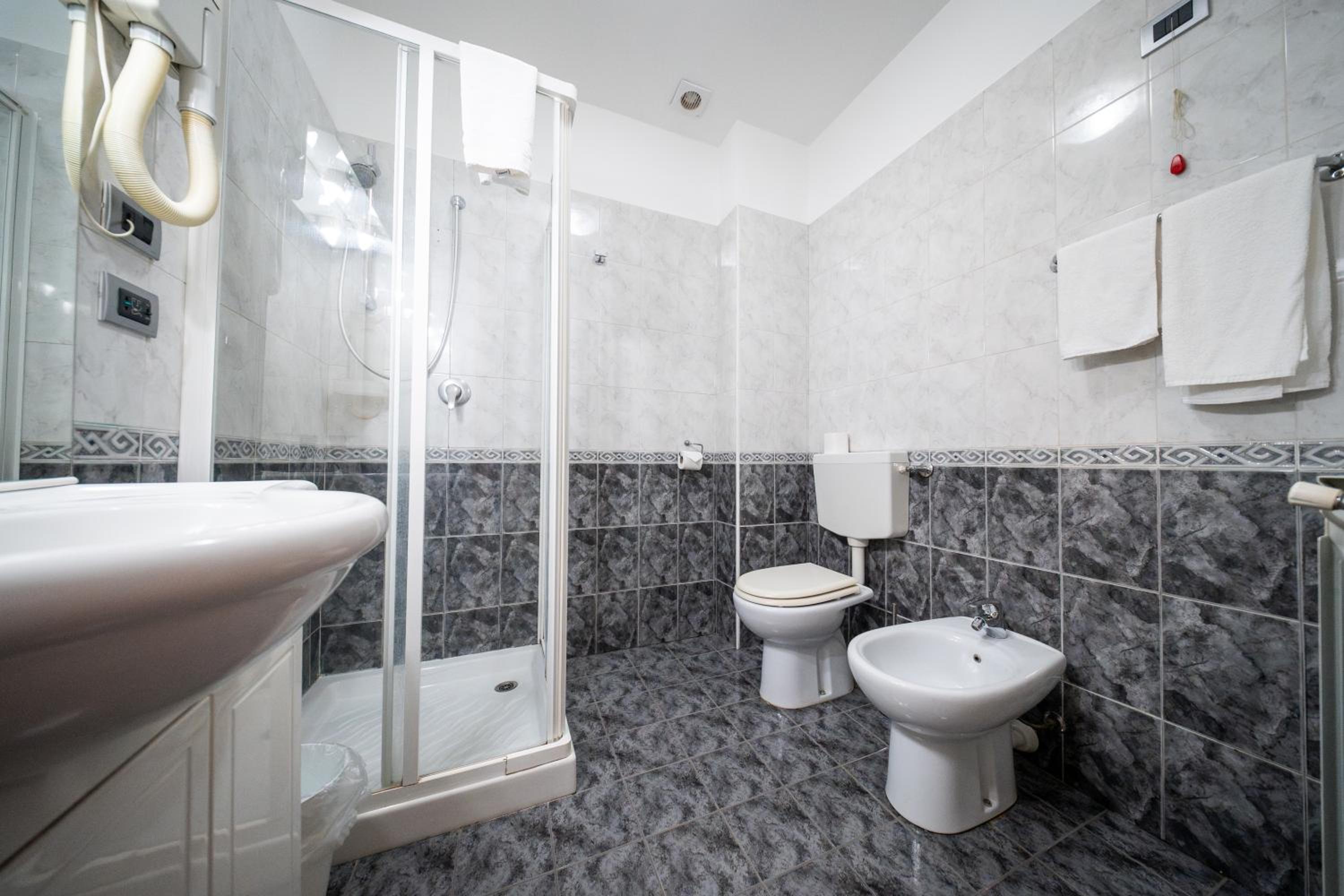 Basic Triple Room photo 2