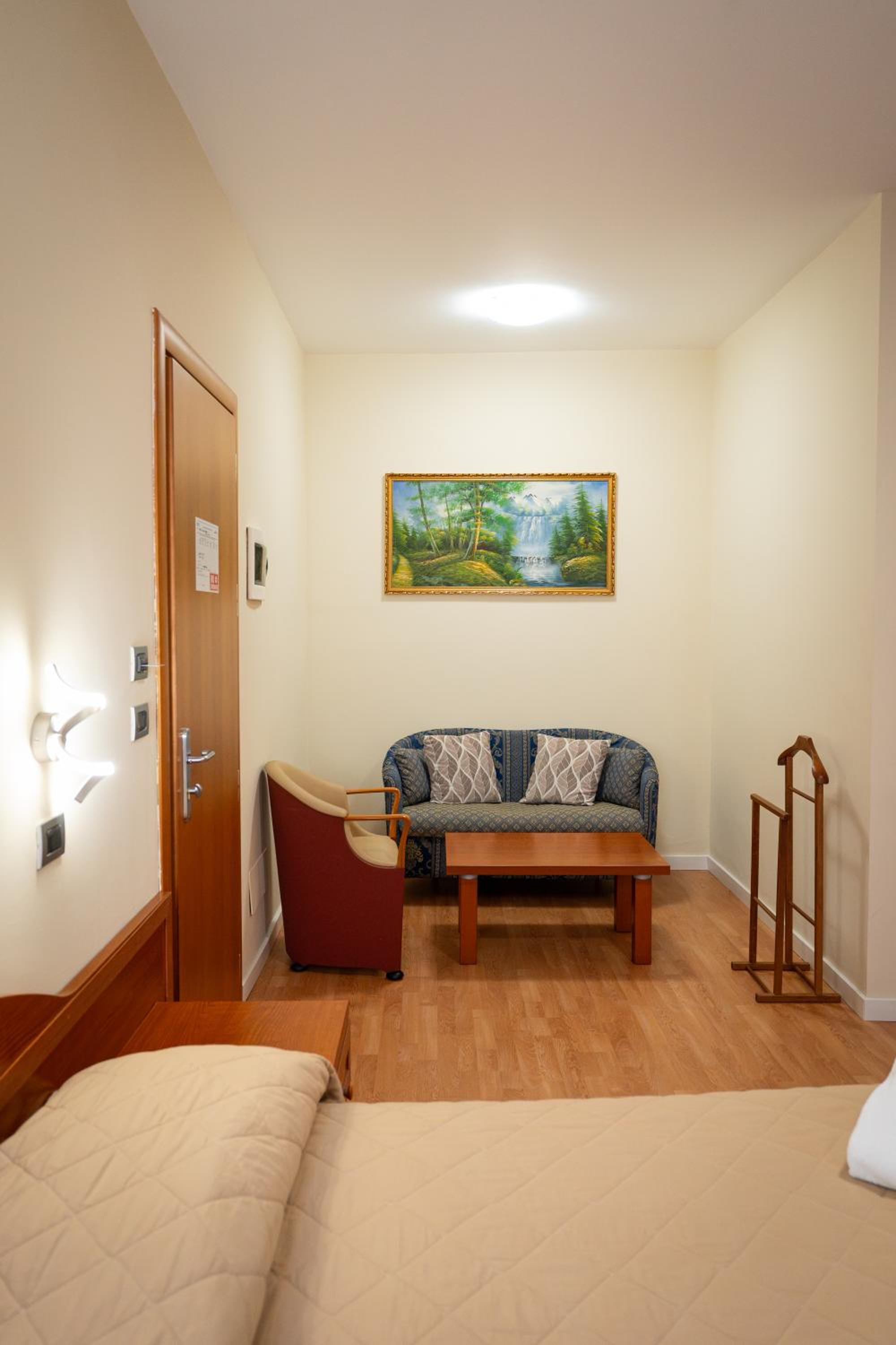 Double Room - Photo 3