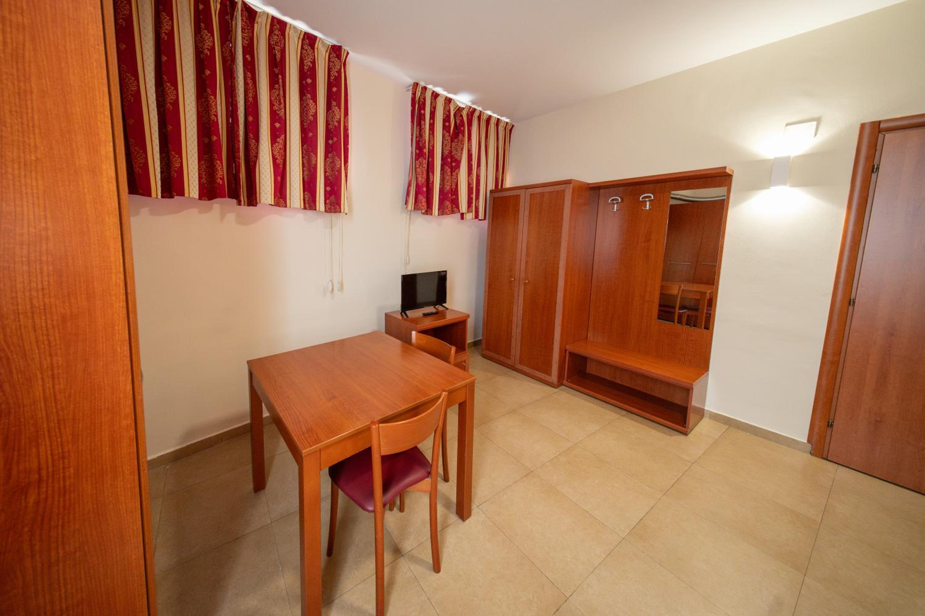 Twin Room - Photo 4