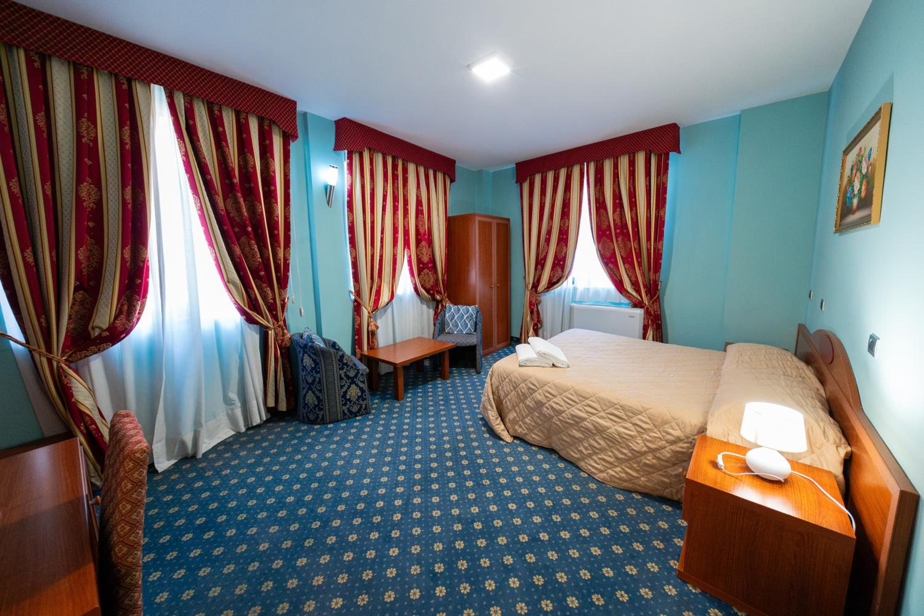 Double Room - Photo 5
