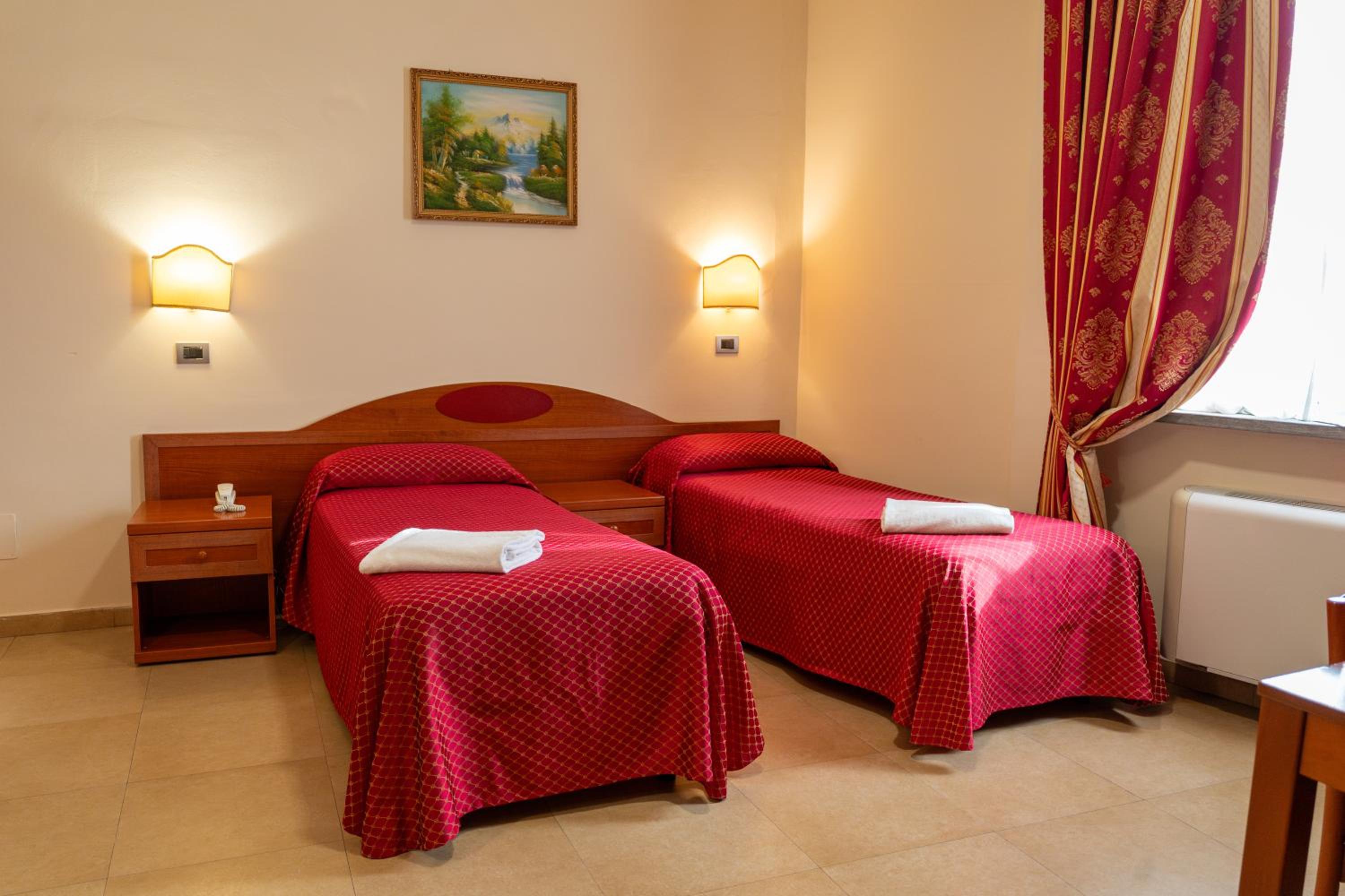 Twin Room - Photo 6