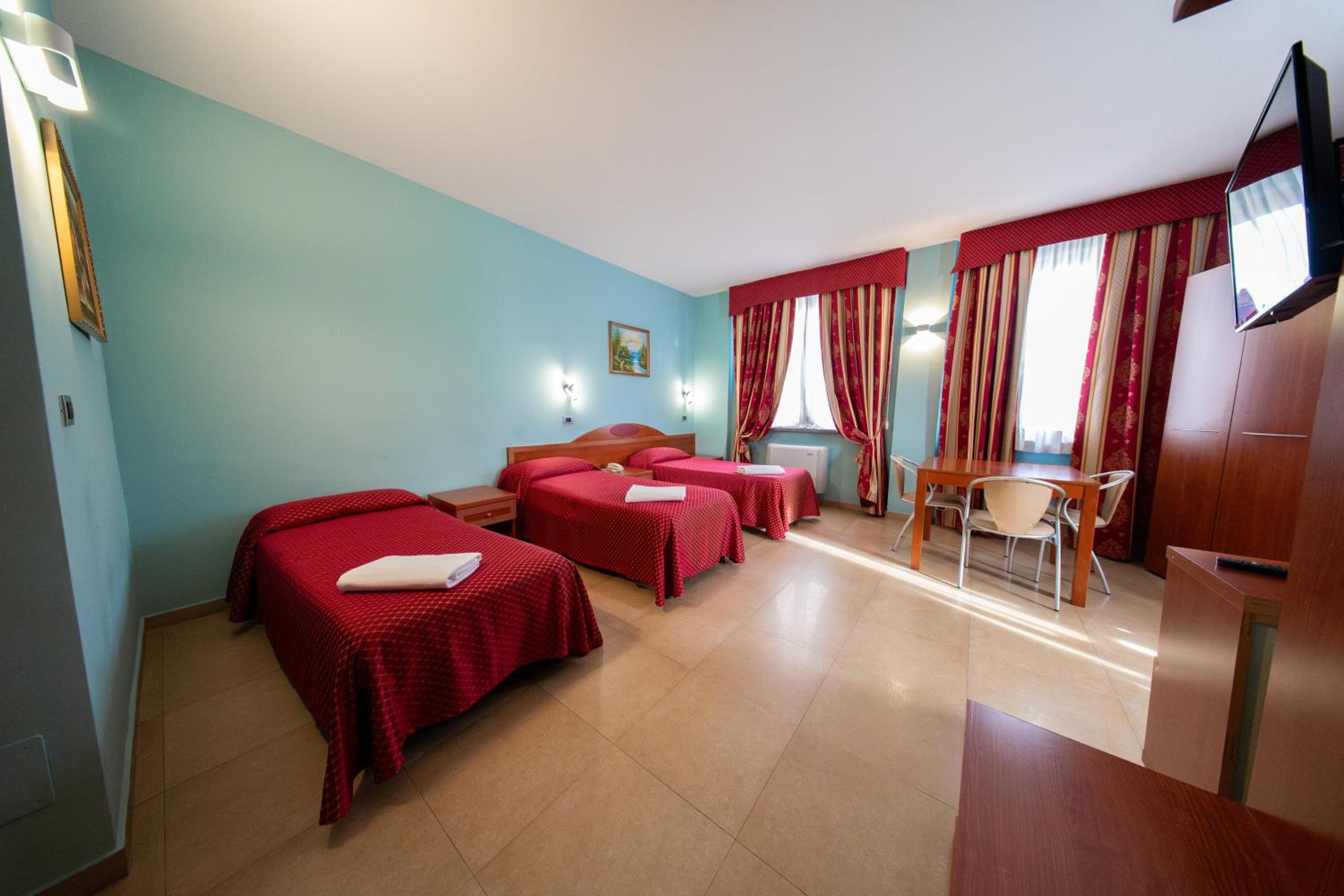 Triple Room - Photo 6