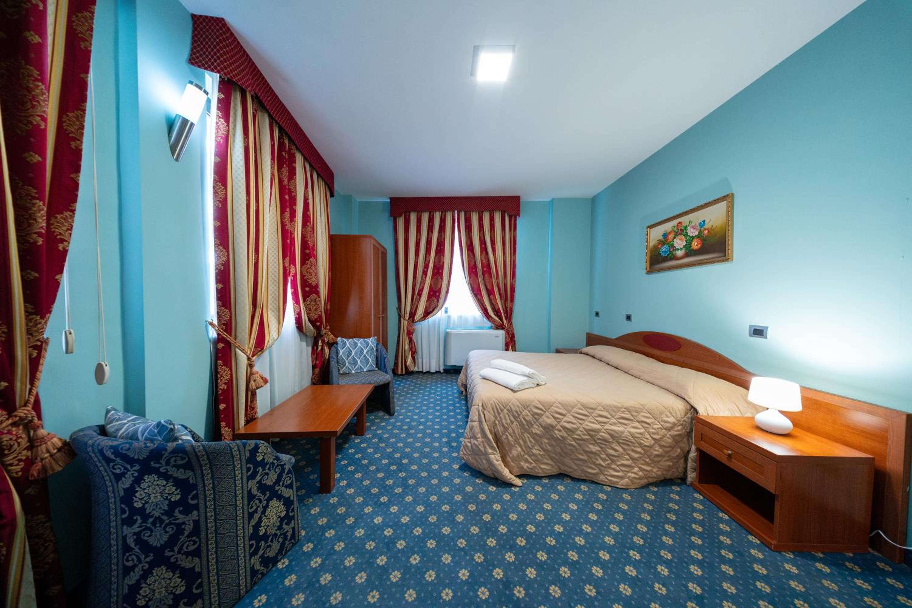 Double Room - Photo 11