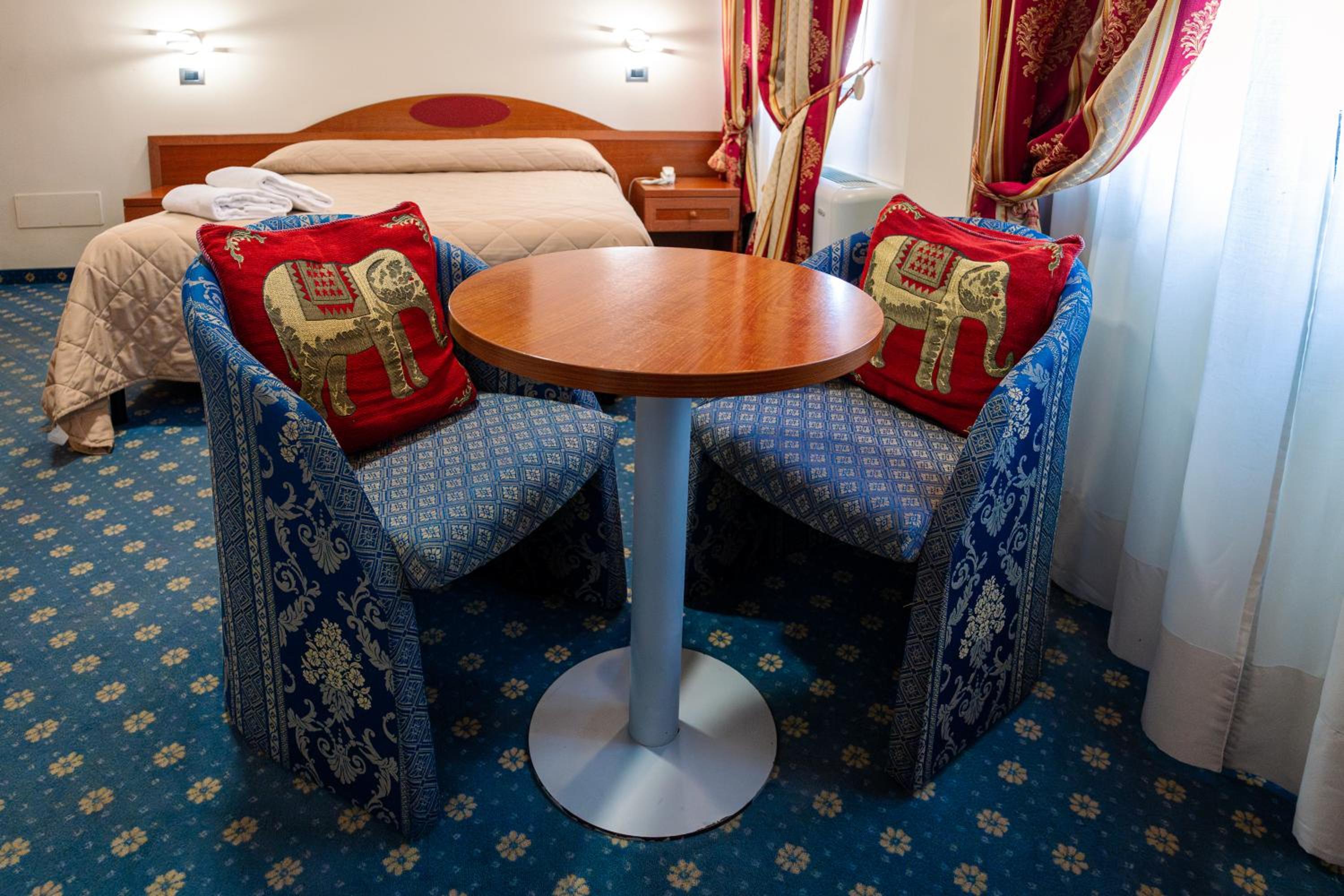 Double Room - Photo 12