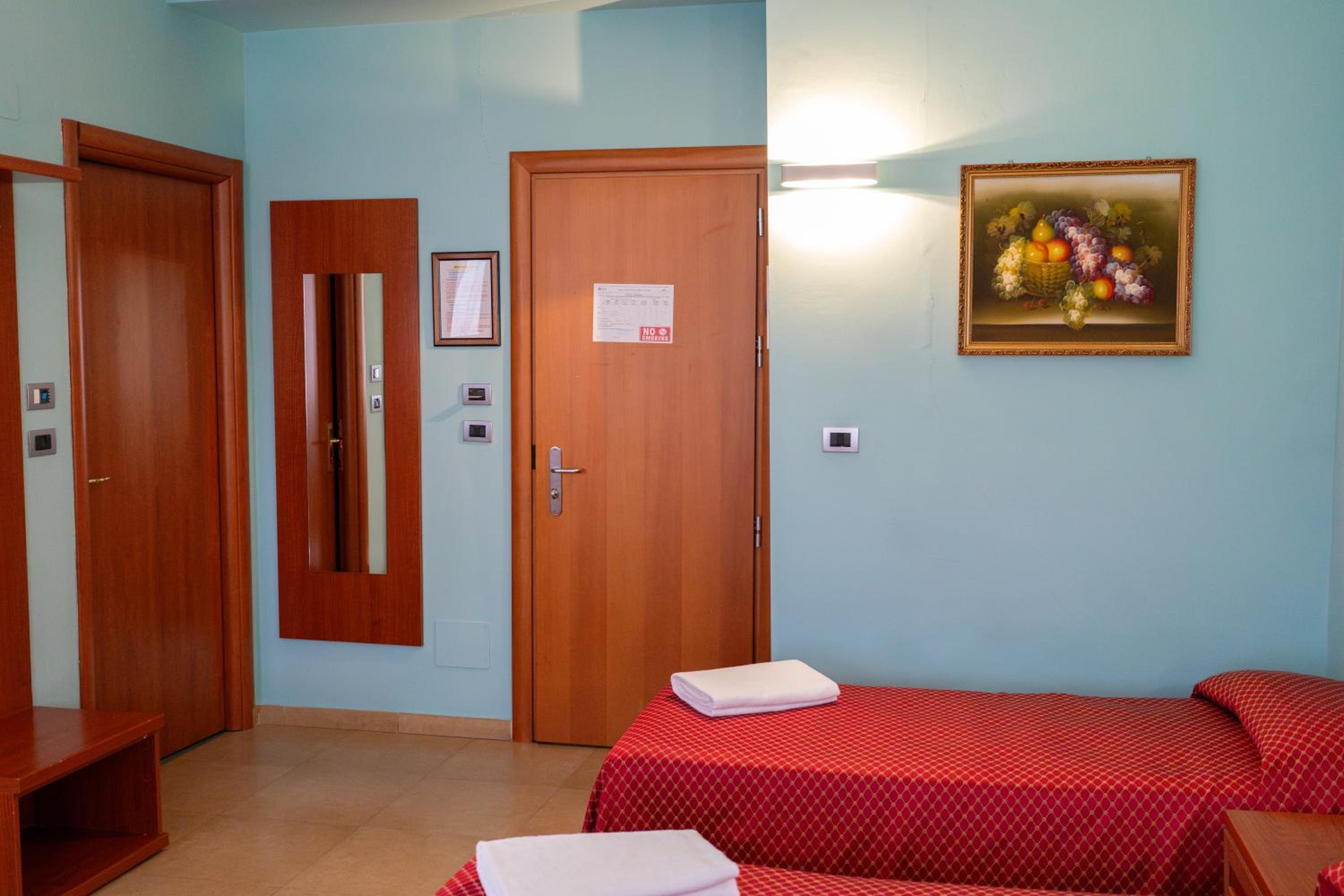 Triple Room - Photo 8