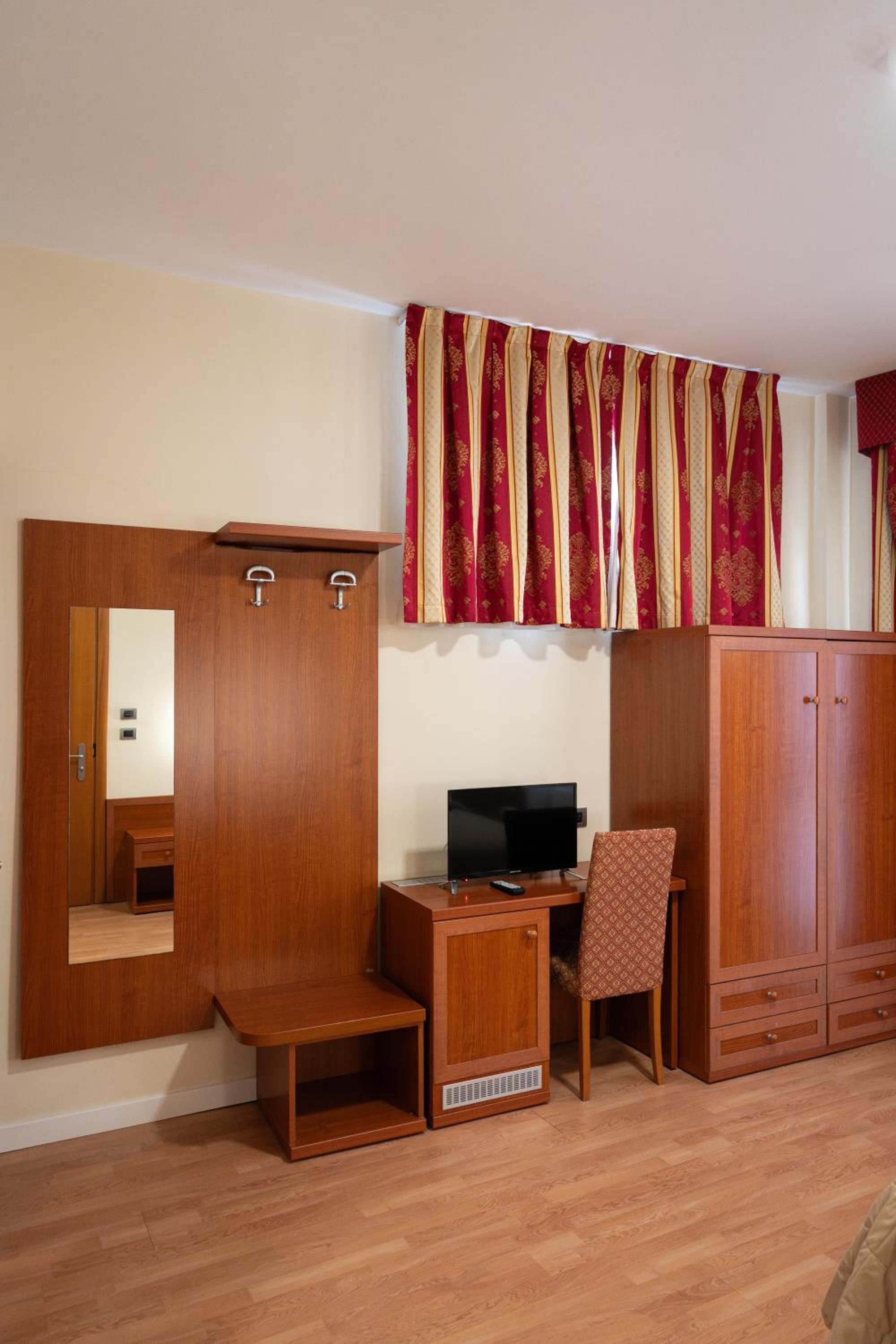 Double Room - Photo 14