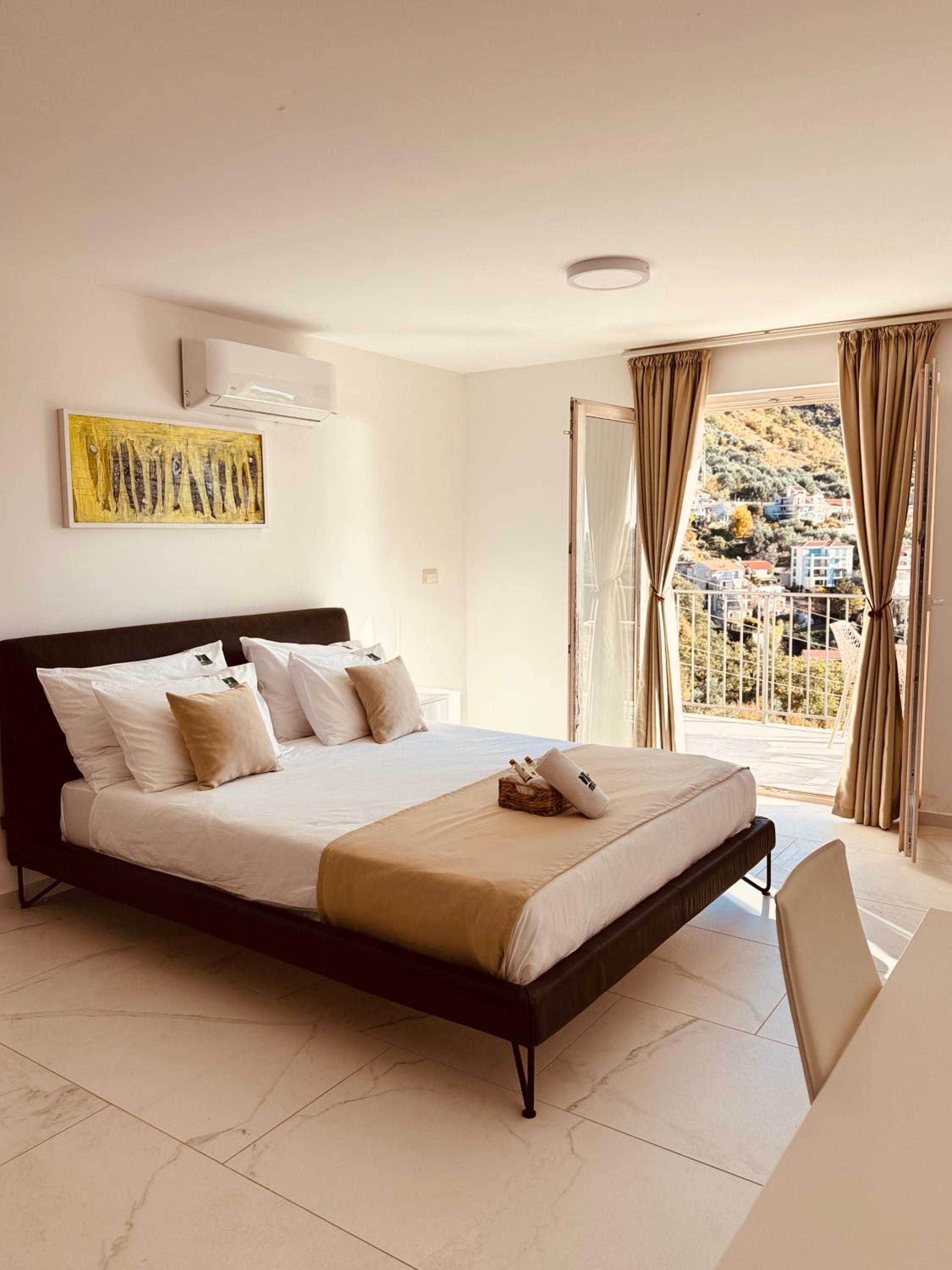 Two-Bedroom Apartment with Sea View photo 3