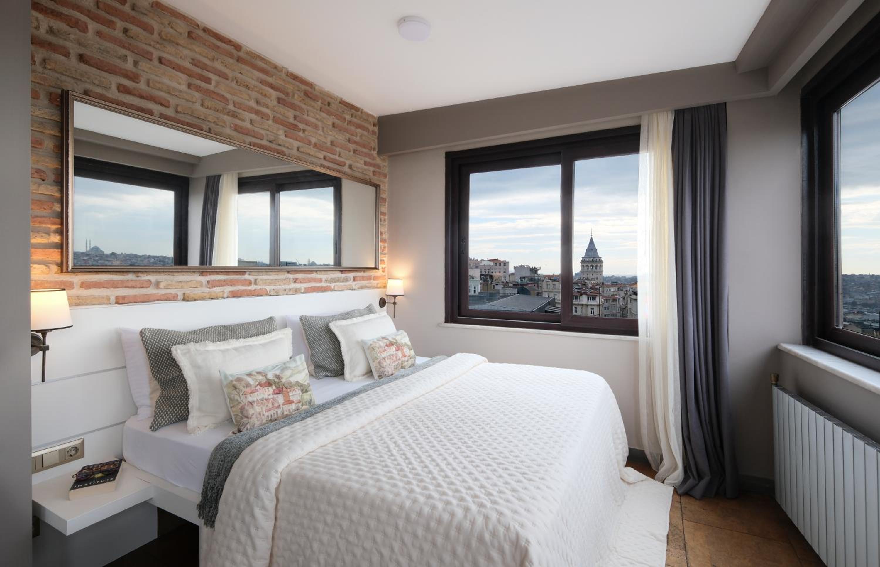 Deluxe Room with Sea View & Galata Tower View photo 1