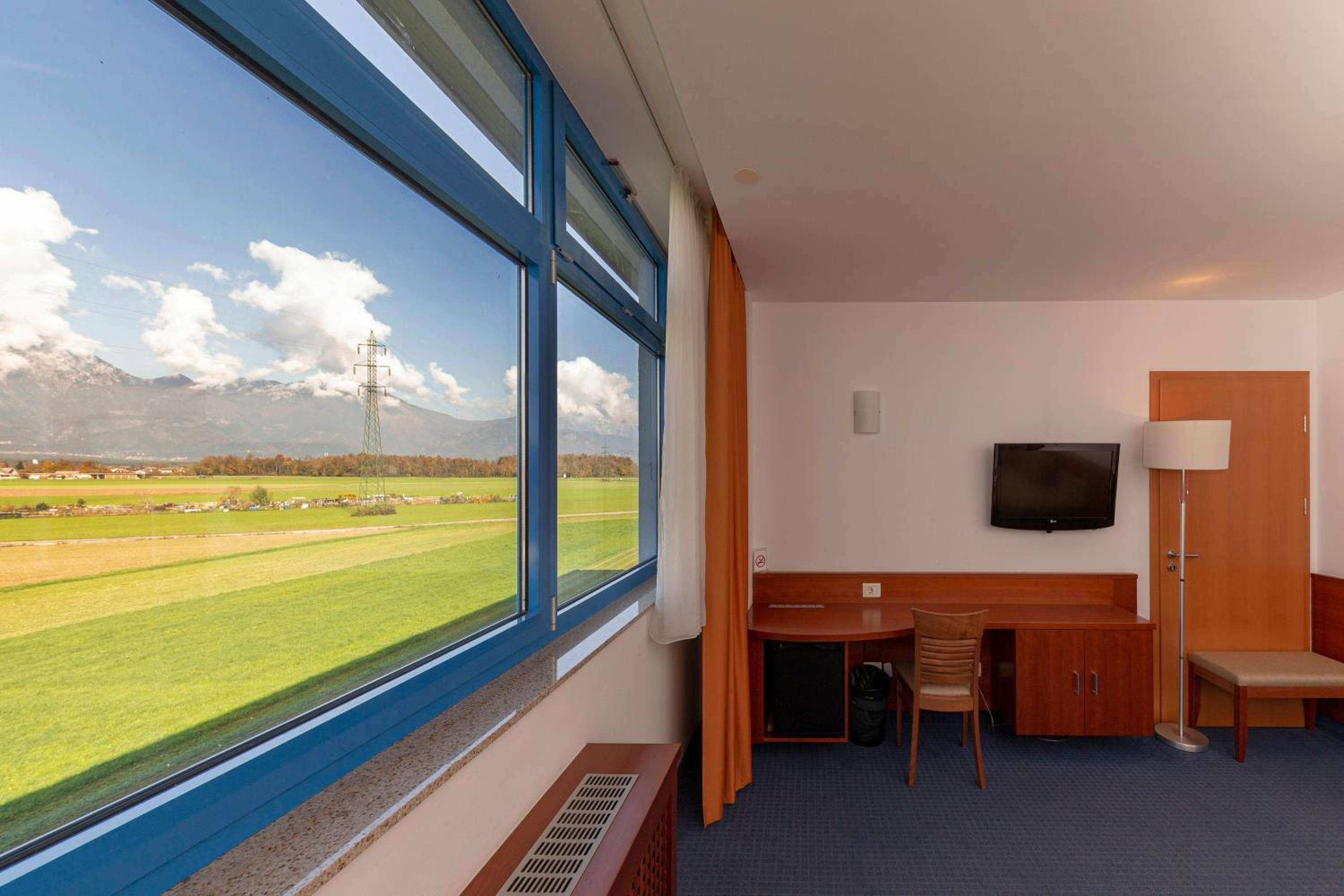 Twin Room - Disability Access - Photo 8