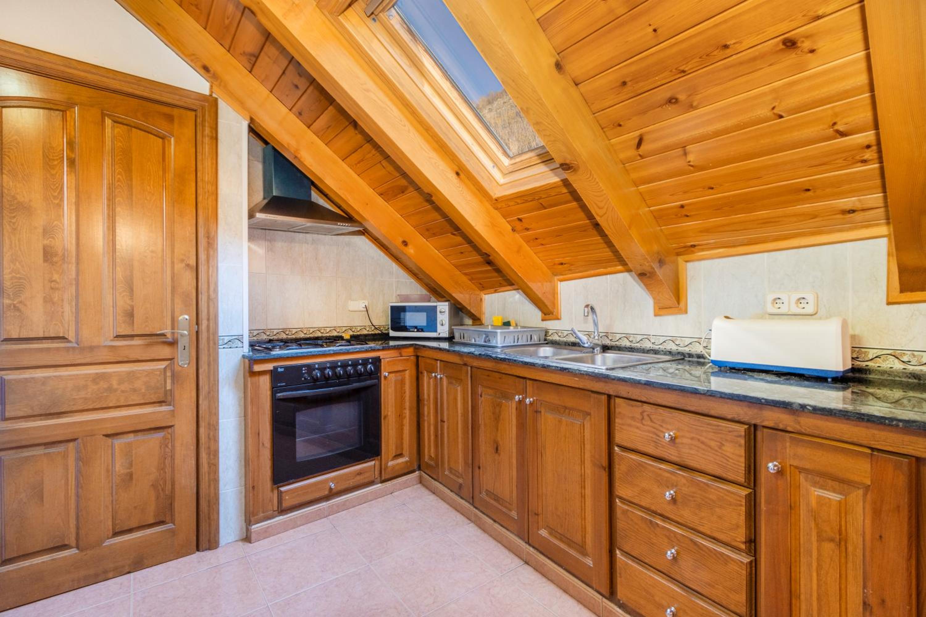 Two-Bedroom Deluxe Apartment with Garden View photo 3