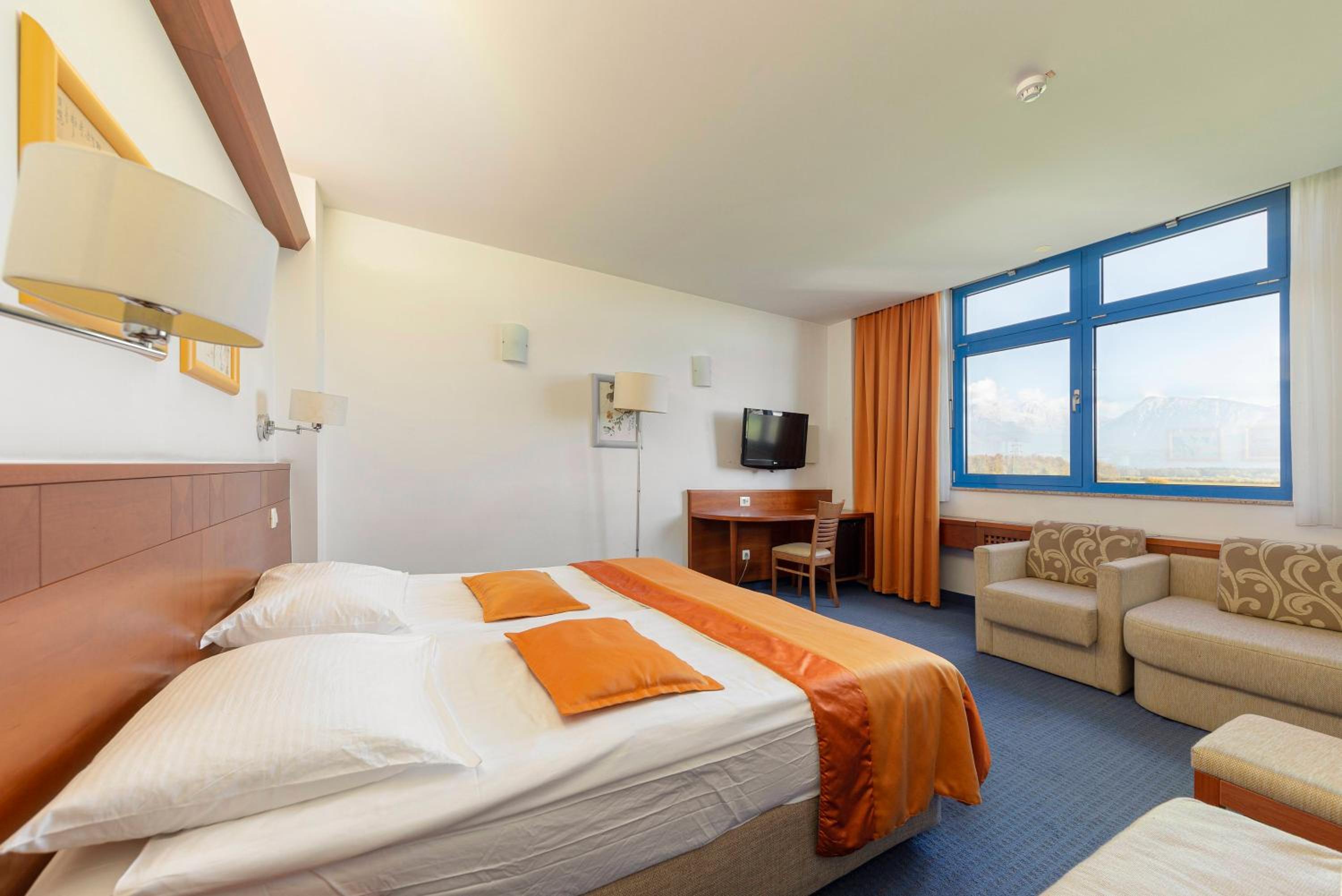 Quadruple Room with Mountain View - Photo 1