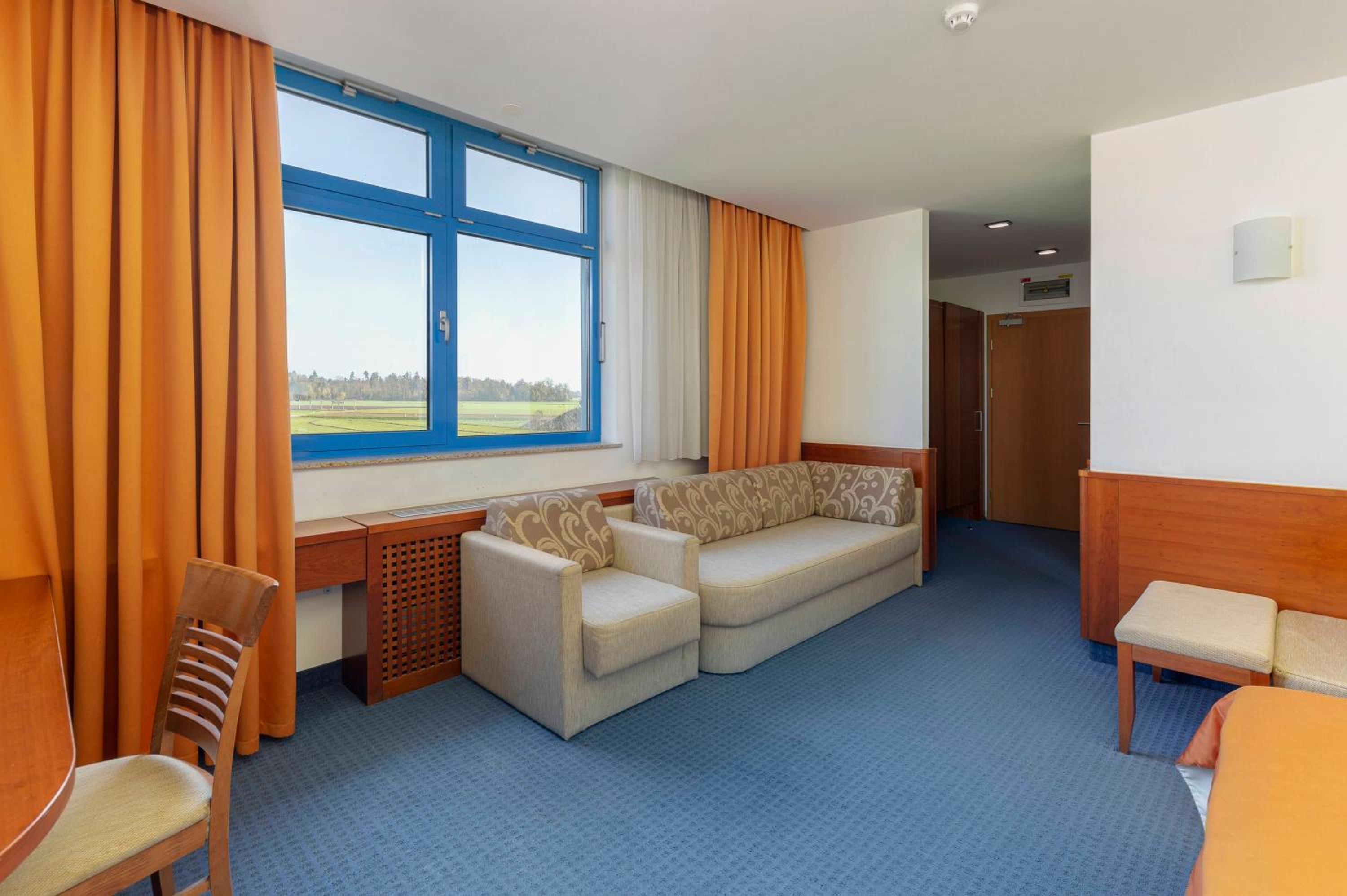 Quadruple Room with Mountain View - Photo 8