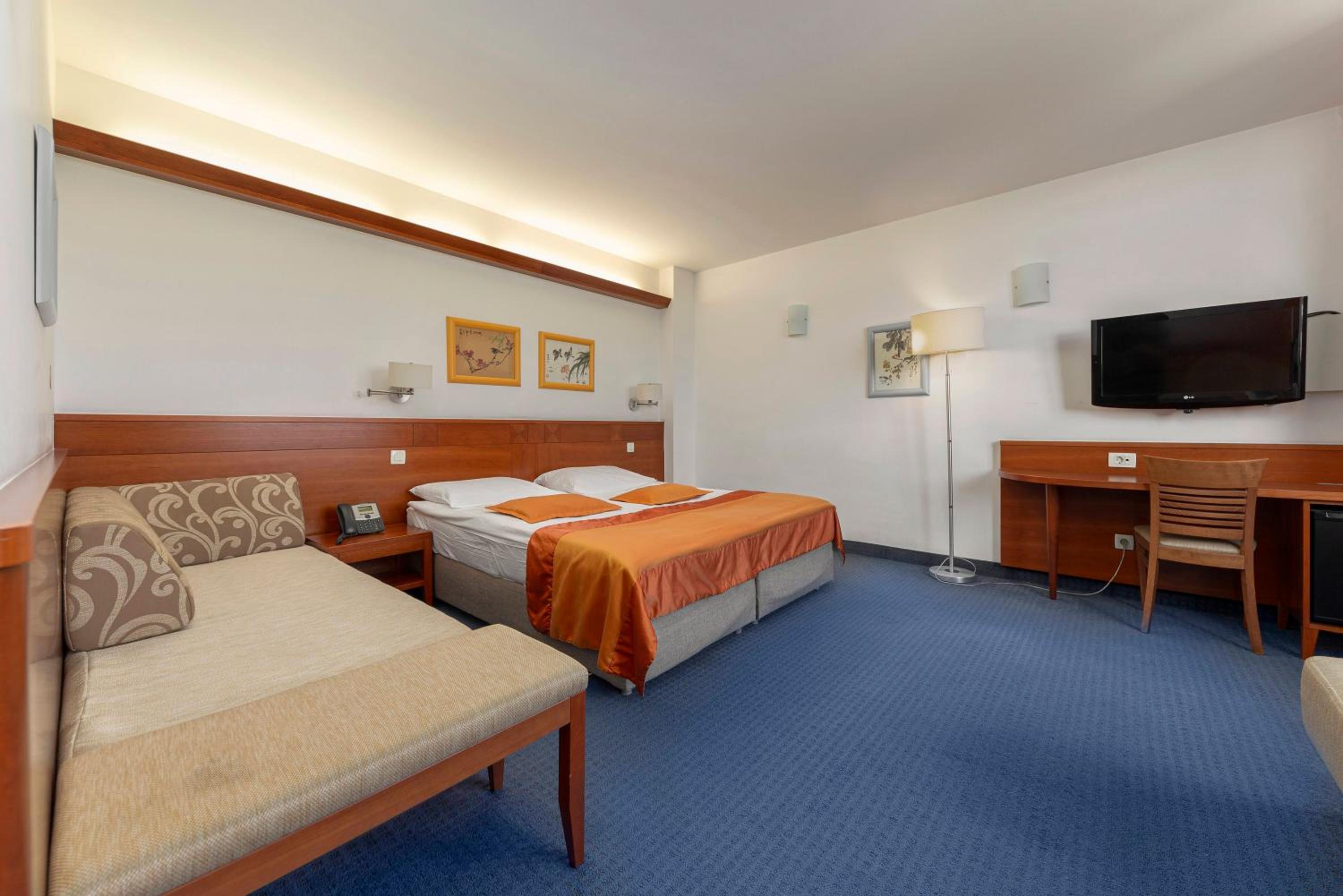 Quadruple Room with Mountain View - Photo 2