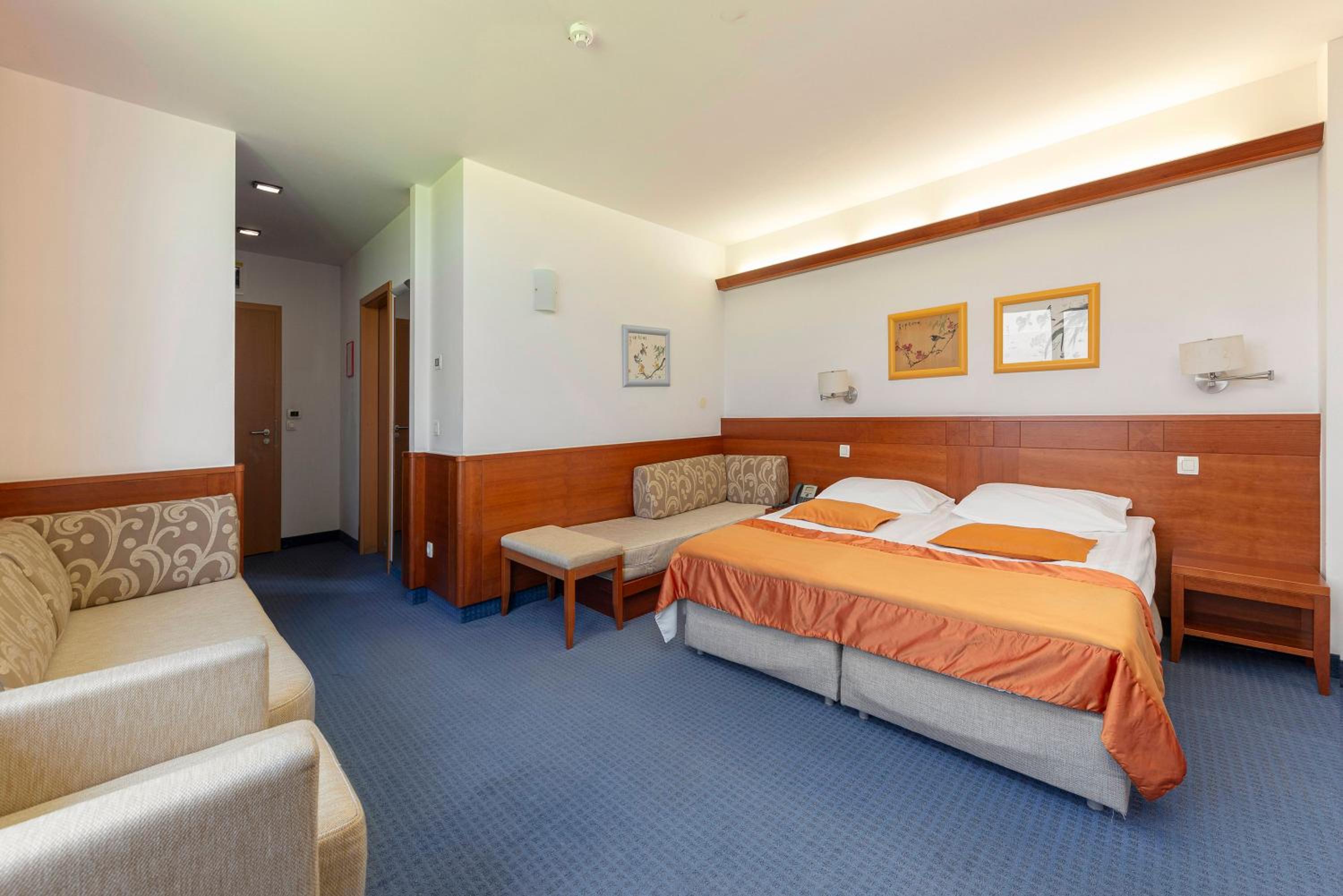 Quadruple Room with Mountain View - Photo 3