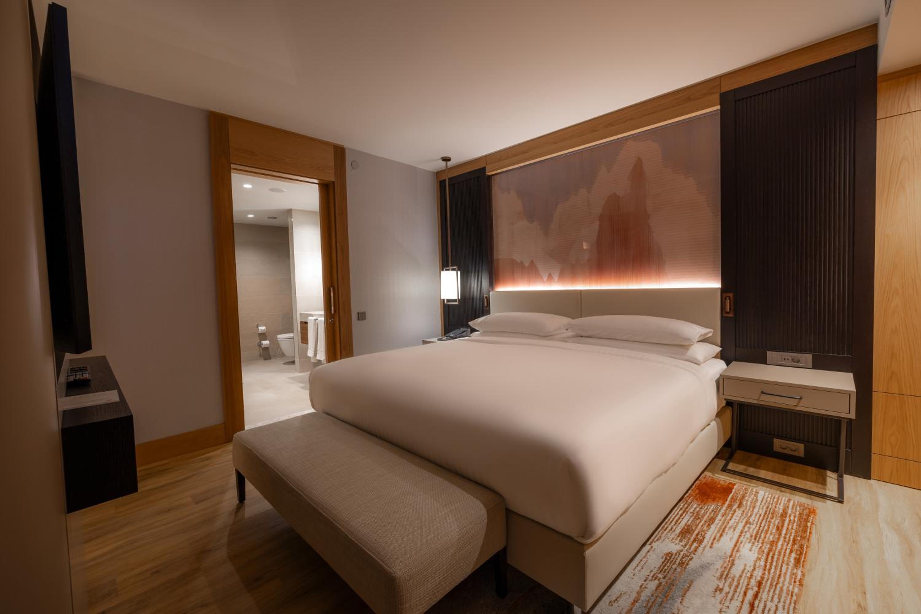 M Club One-Bedroom King Suite with Lounge Access photo 3