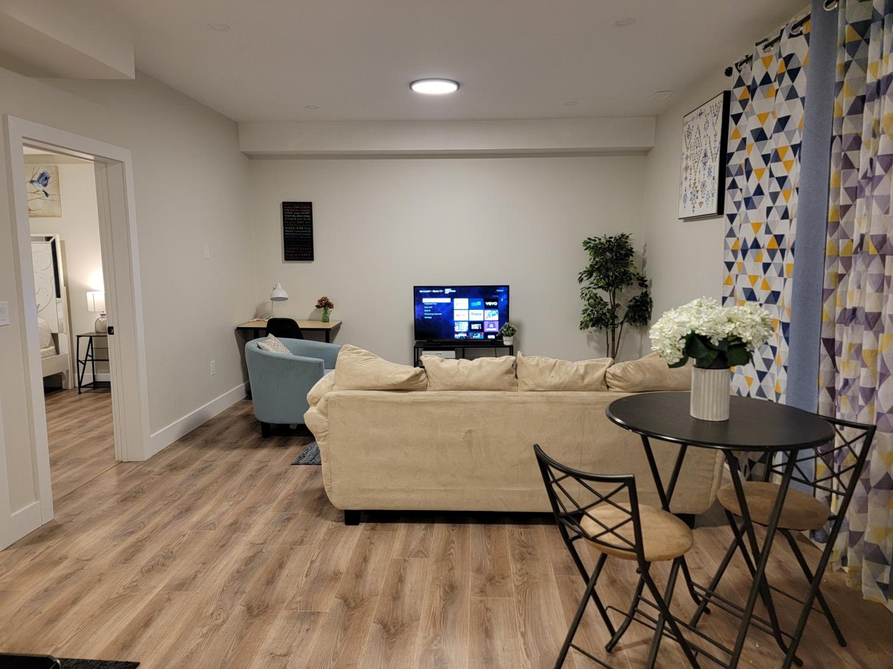 One-Bedroom Apartment photo 1