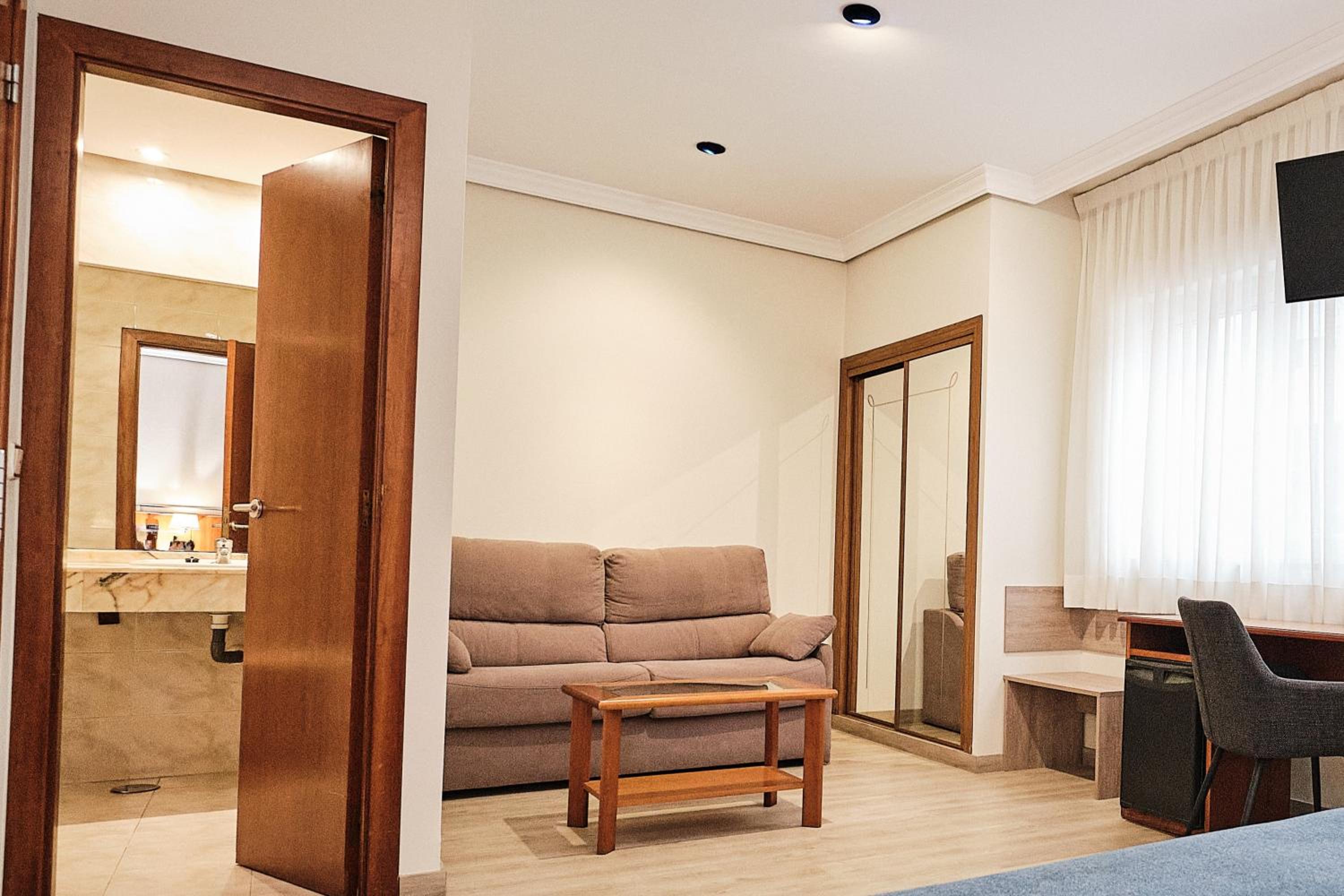 Triple Room (2 Adults + 1 Child) photo 2