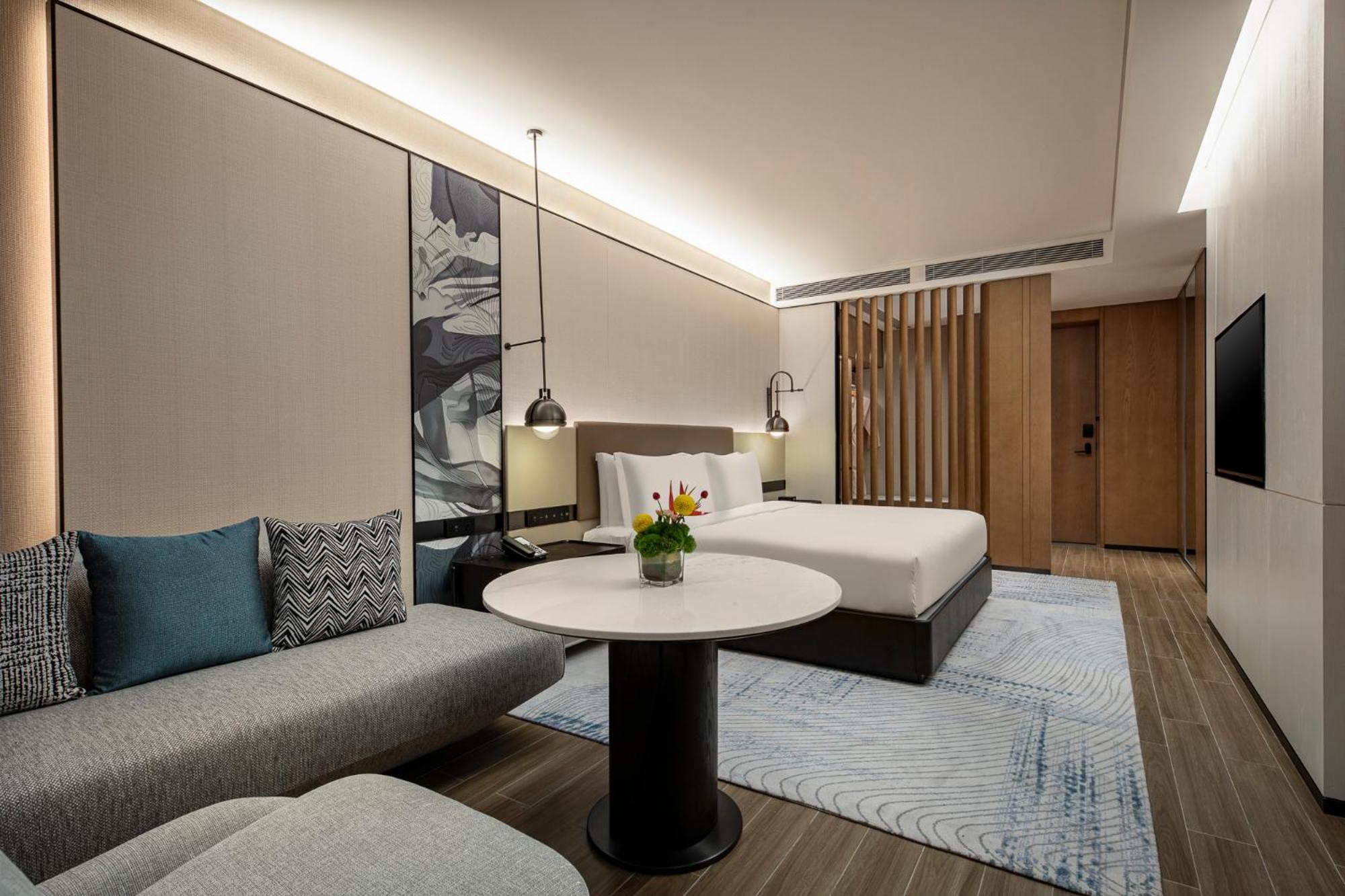 1 King Standard Oceanfront High Floor