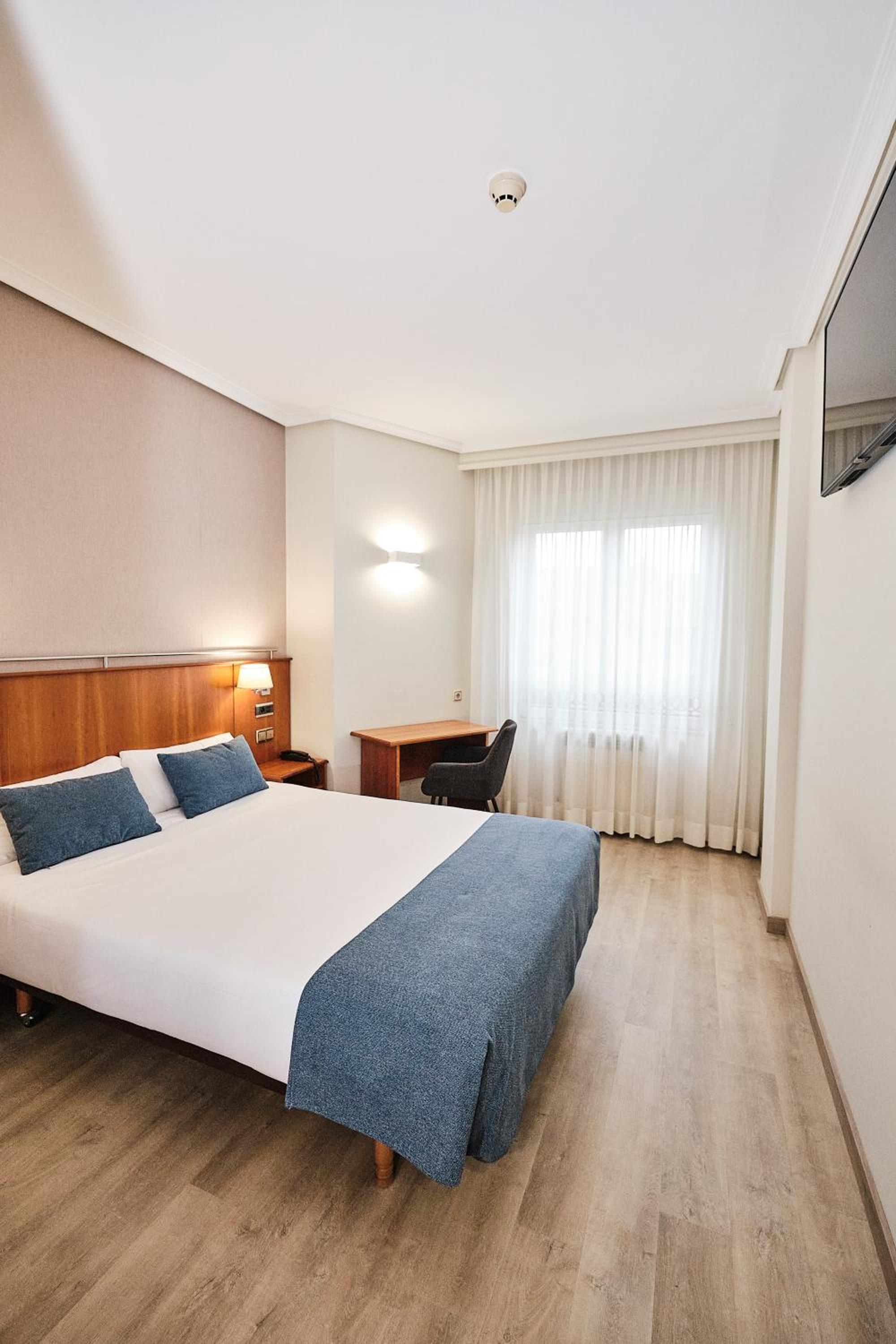 Double or Twin Room - Photo 1