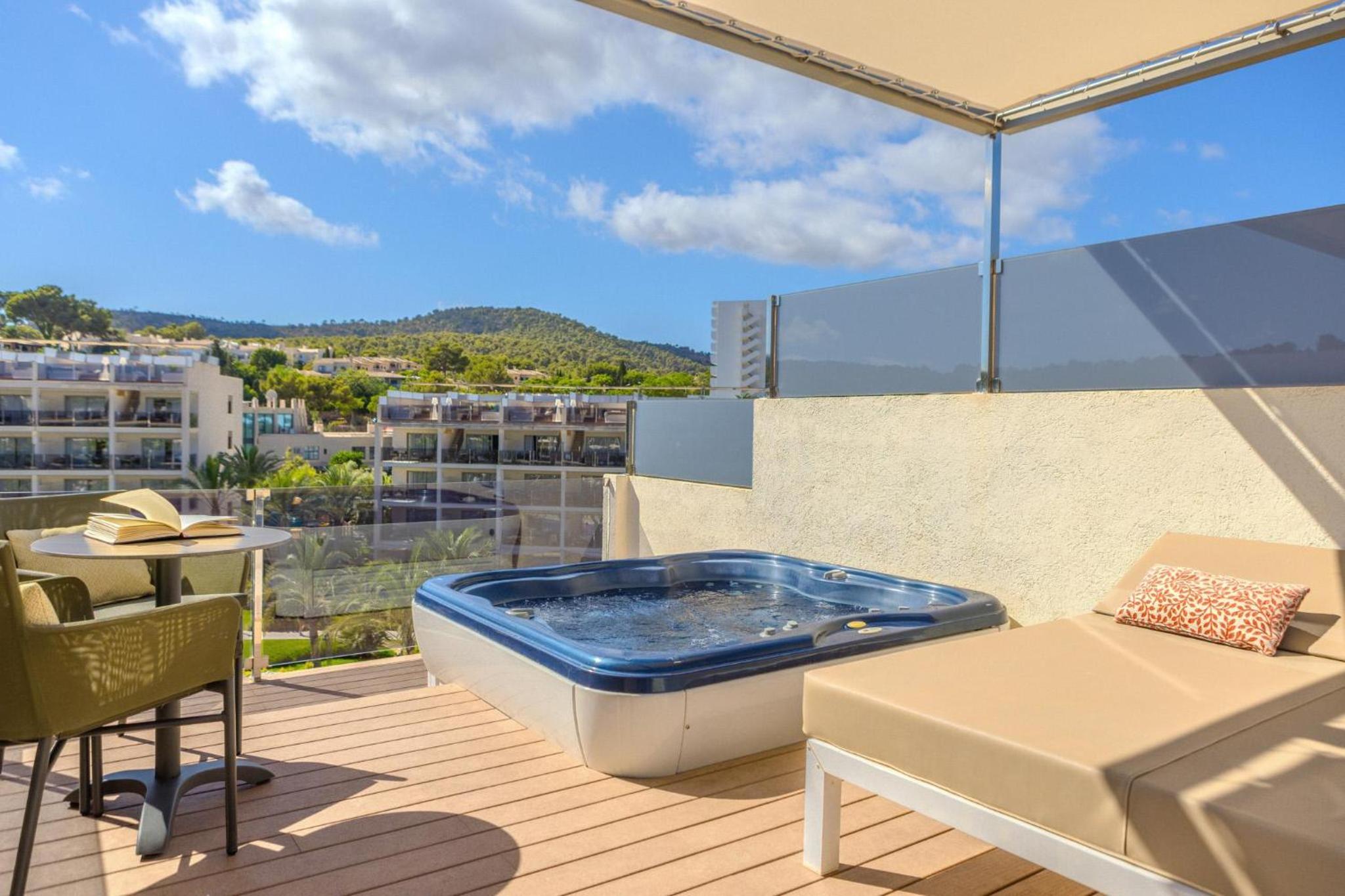 Junior Penthouse Suite Pool View Zafiro Club photo 2