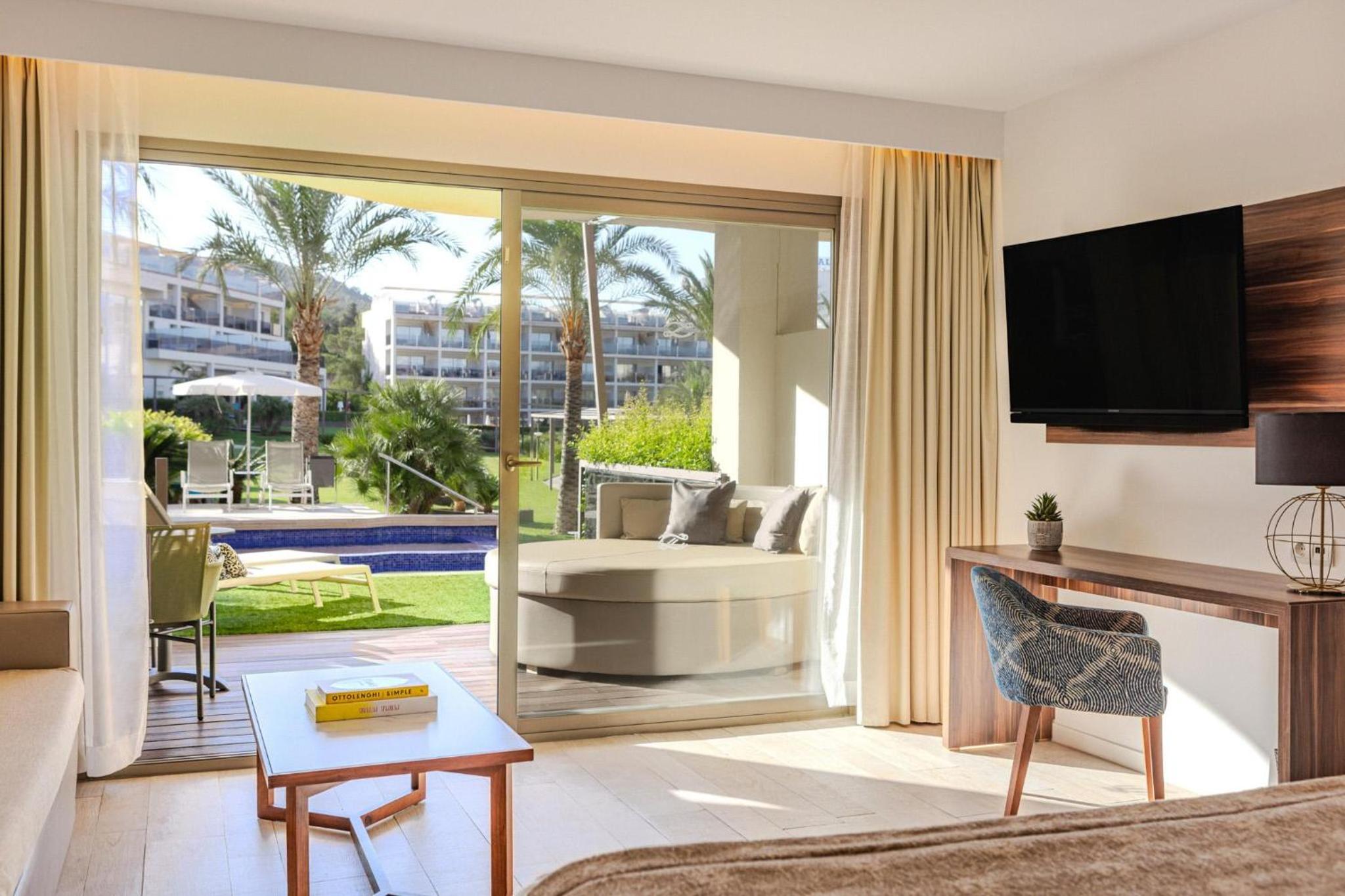 Suite Junior con acceso directo a la piscina