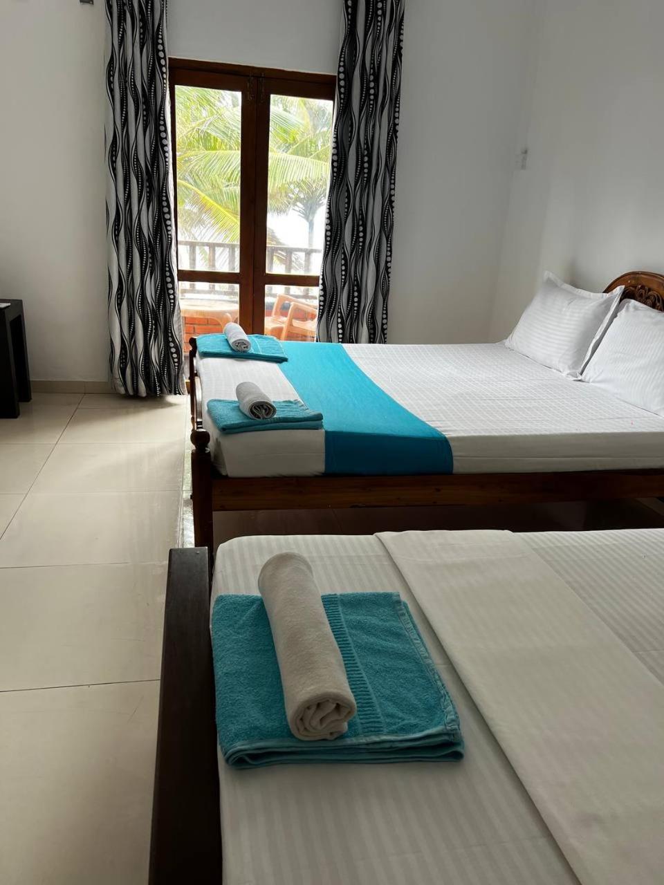Standard Triple Room with Sea View