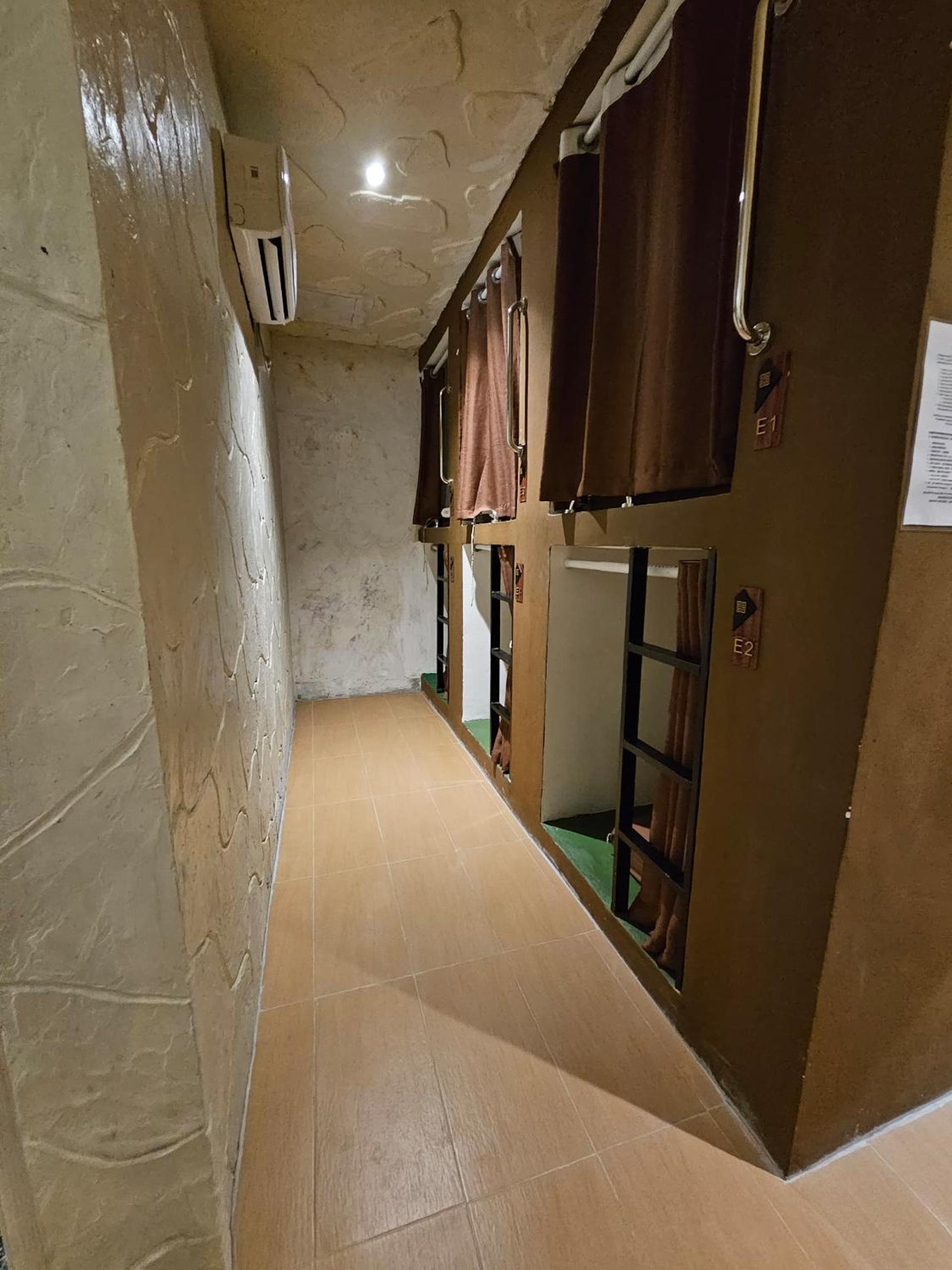 High Density Dorm Room with shared bathroom + 1 Free Laundry (3 Nights stay)